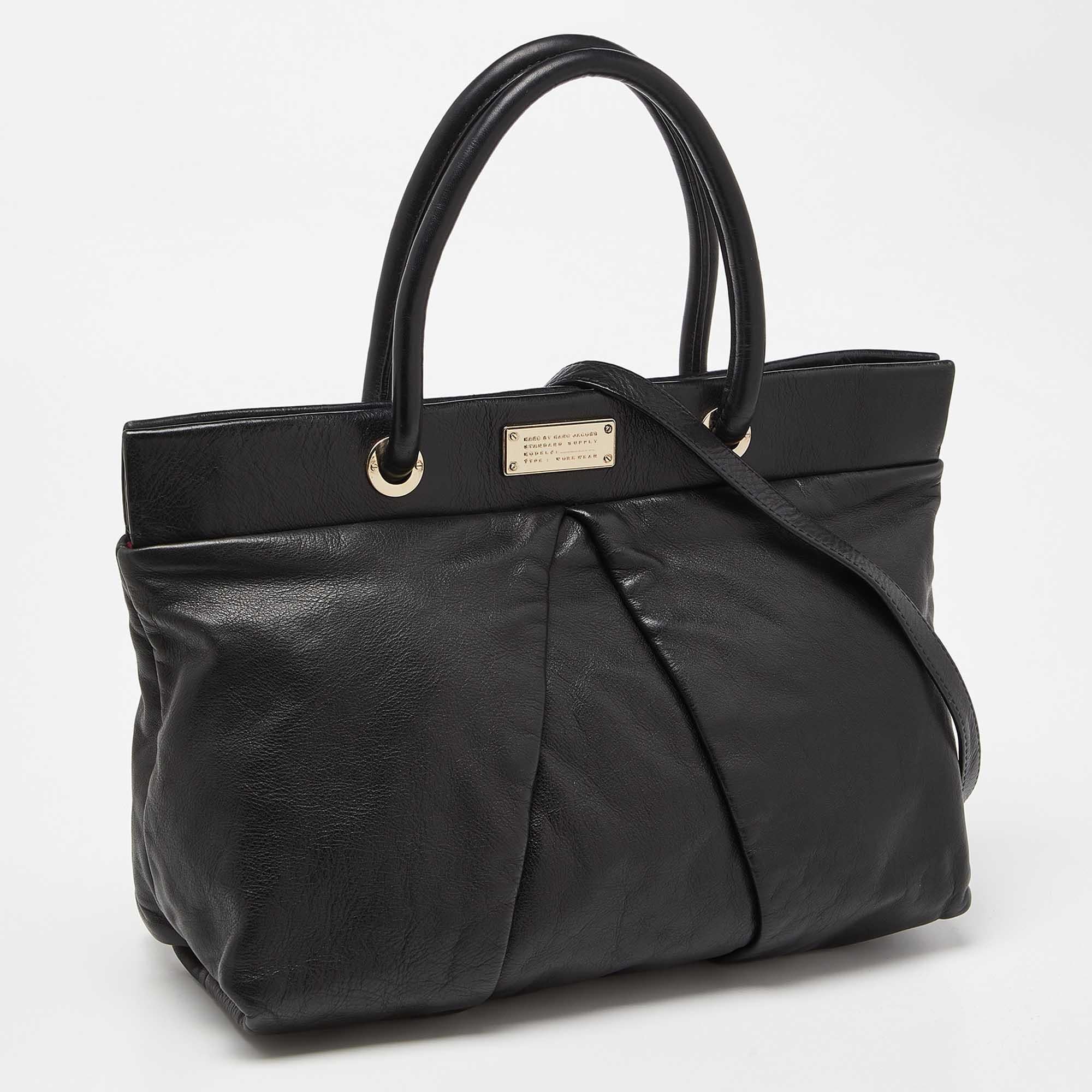 Marc by Marc Jacobs Black Leather Marchive Tote In Good Condition In Dubai, Al Qouz 2
