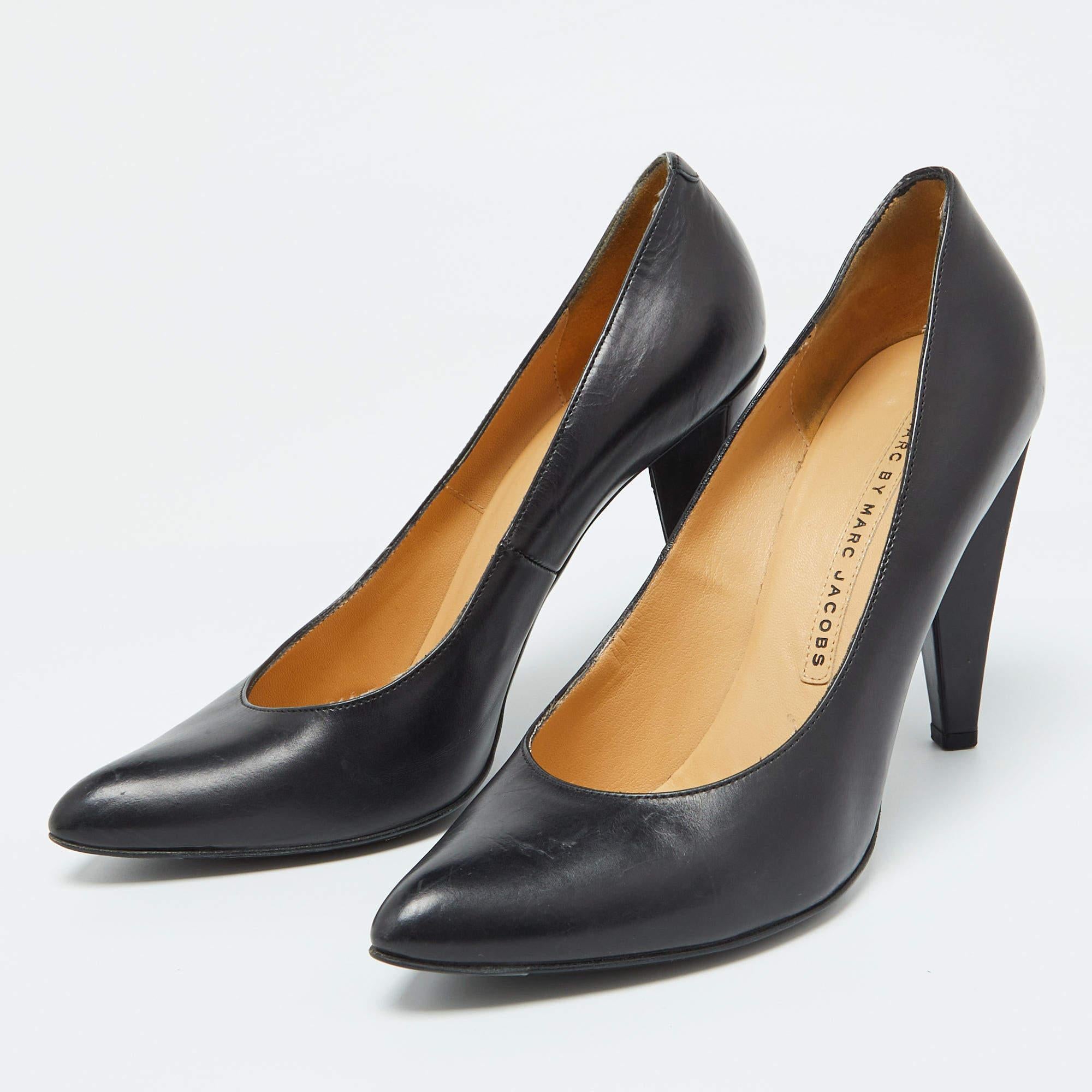 These timeless Marc by Marc Jacobs black pumps are meant to last you season after season. They have a comfortable fit and high quality finish.