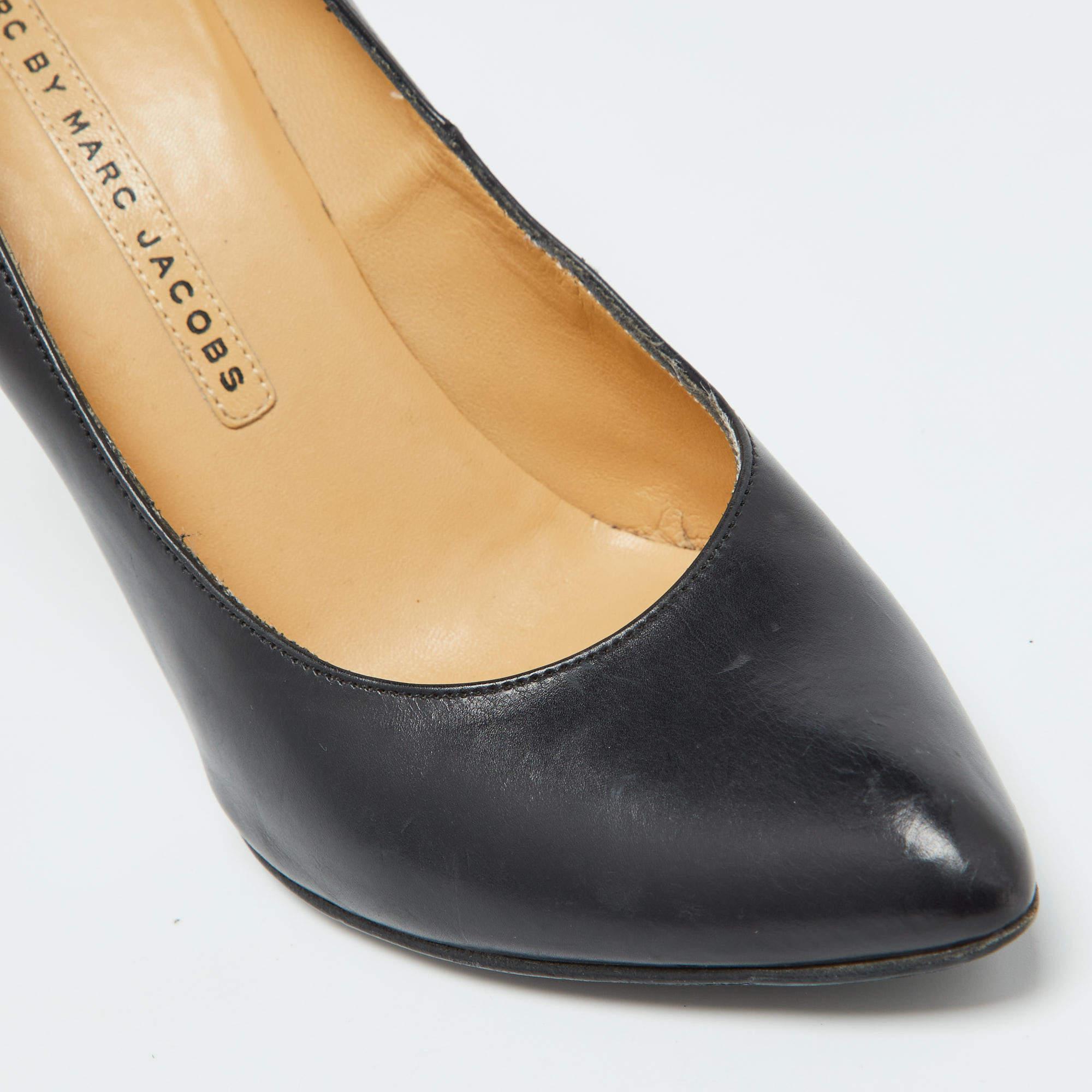 Marc by Marc Jacobs Black Leather Pumps Size 38 For Sale 3