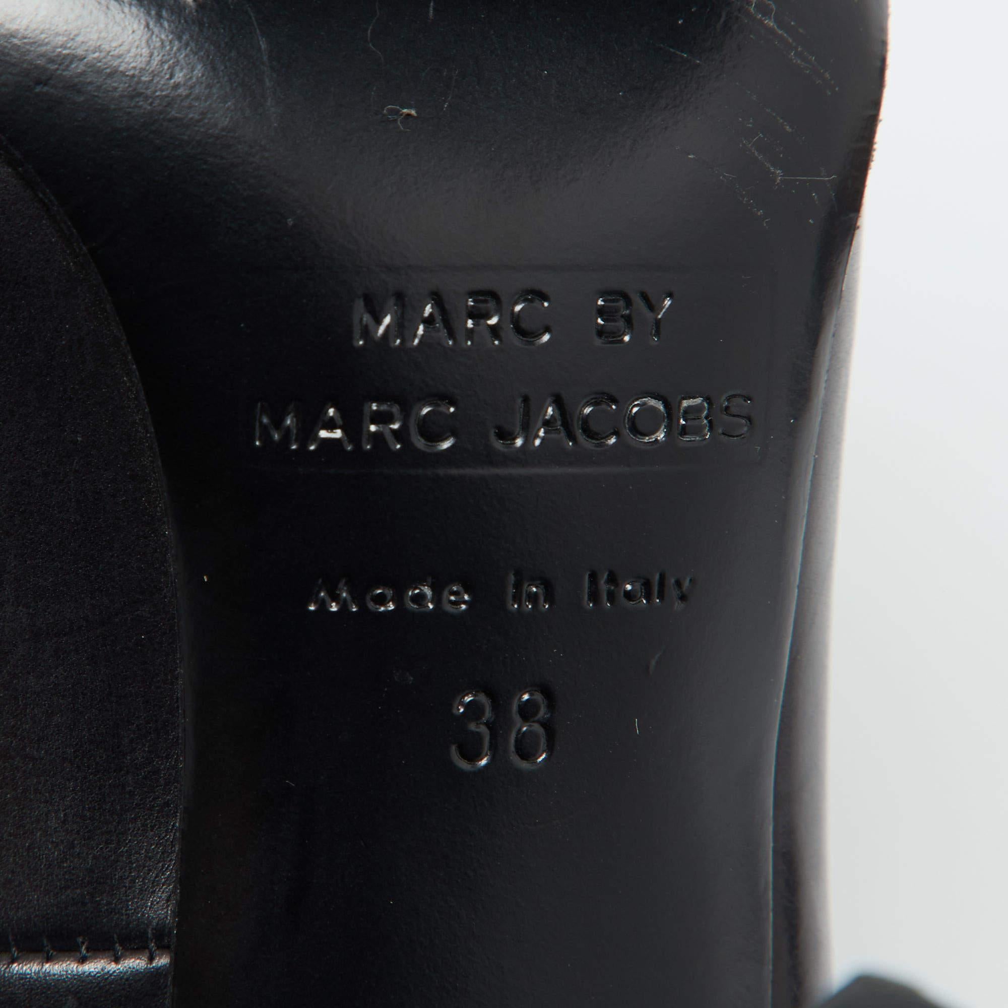 Marc by Marc Jacobs Black Leather Pumps Size 38 For Sale 4