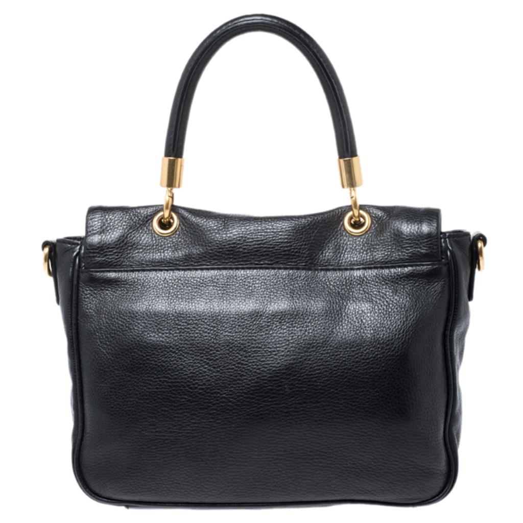 Get this pretty and functional, Too Hot To Handle bag from Marc by Marc Jacobs. Crafted from quality leather, it has been styled with gold-tone hardware and the brand plaque on the front. It features a top handle and a spacious nylon-lined interior.