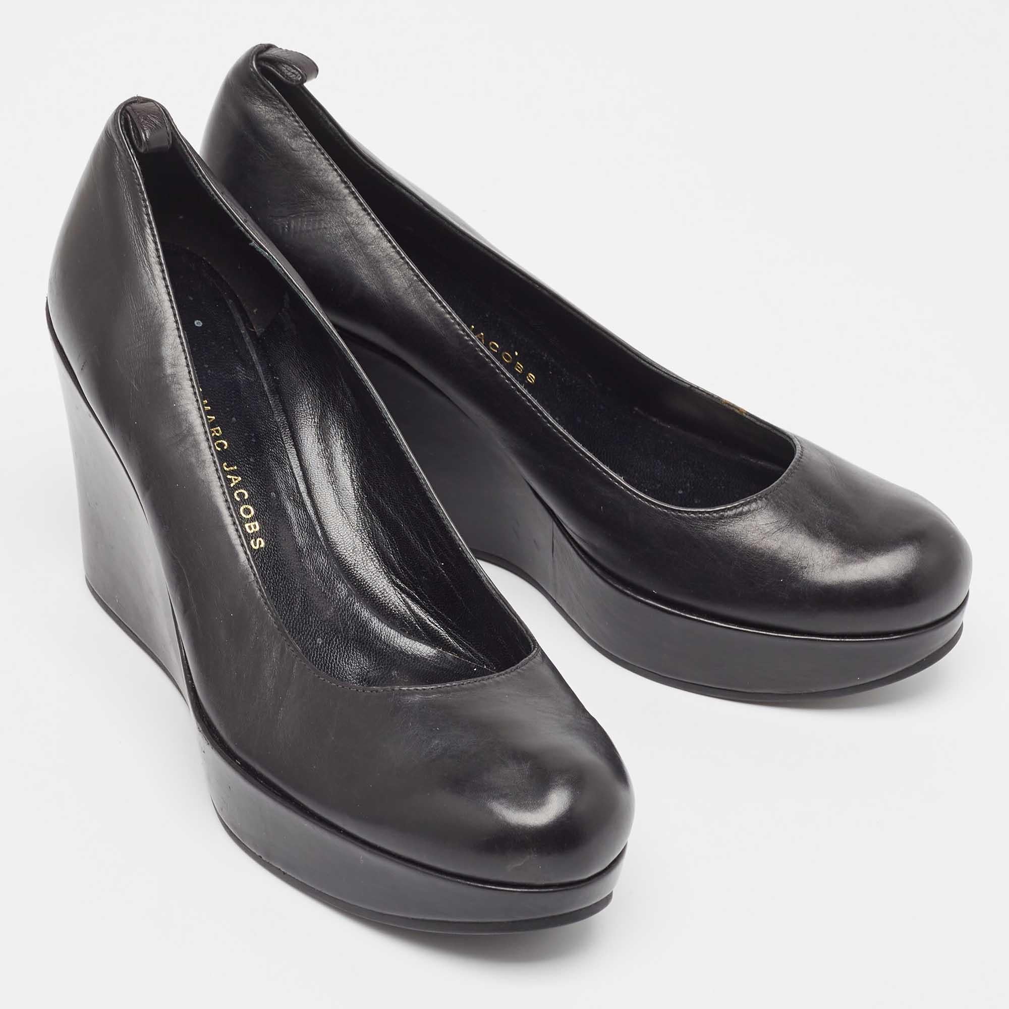 Marc by Marc Jacobs Schwarze Keil-Plateau-Pumps aus Leder Größe 37 Damen im Angebot