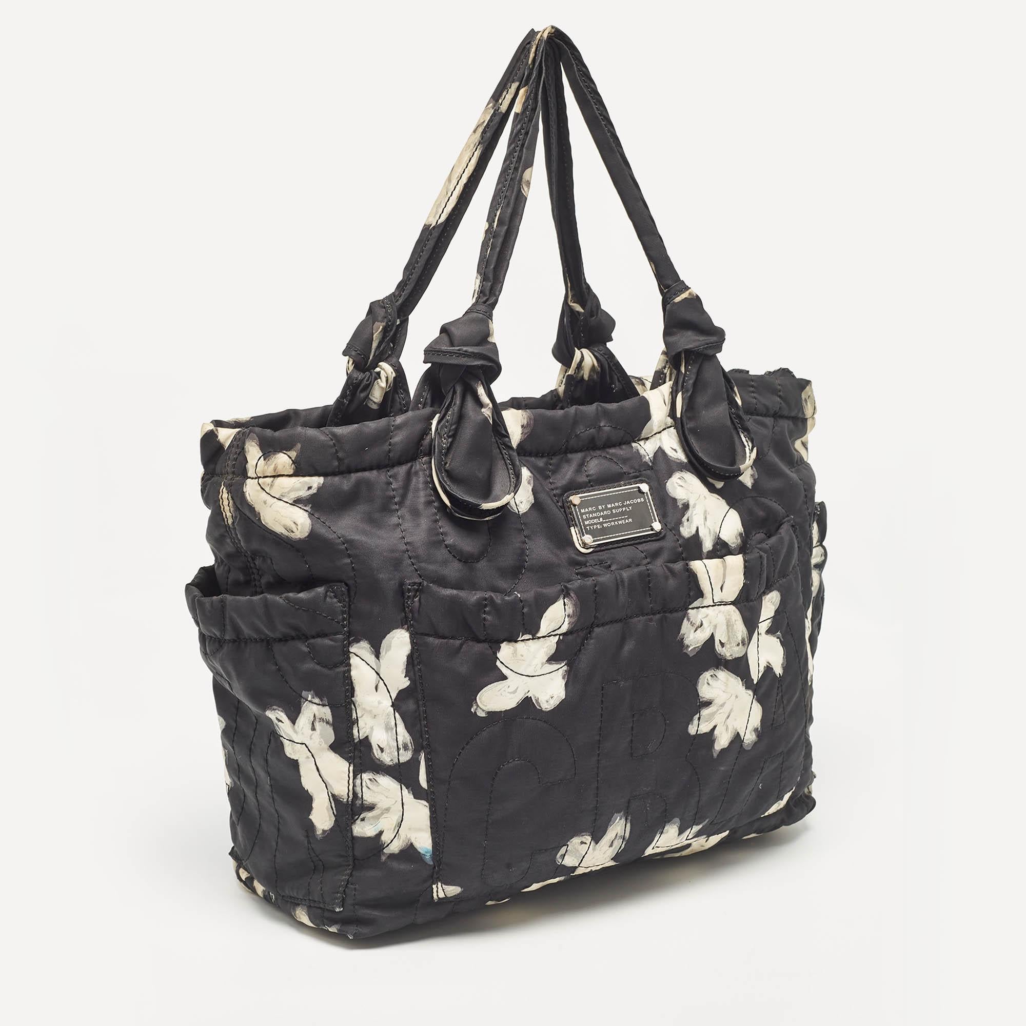 Marc by Marc Jacobs Black Nylon Pretty Tate Tote In Fair Condition For Sale In Dubai, Al Qouz 2
