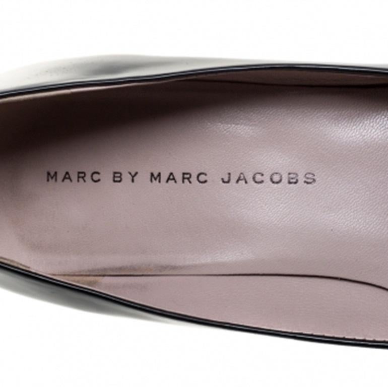 Marc by Marc Jacobs Black Patent Leather Pumps Size 37 For Sale 1