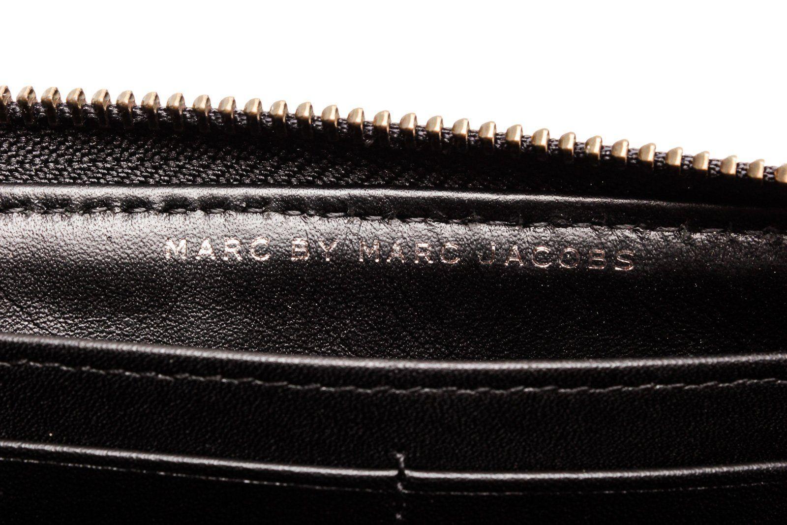 Marc By Marc Jacobs black quilted leather long zippy wallet with silver-tone In Excellent Condition In Irvine, CA