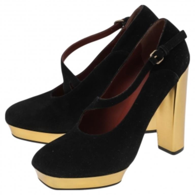 There are some shoes that stand the test of time and fashion cycles, these timeless Marc by Marc Jacobs pumps are the one. Crafted from suede in a black shade, they are designed with sleek cuts, round-toes, and tall heels.
