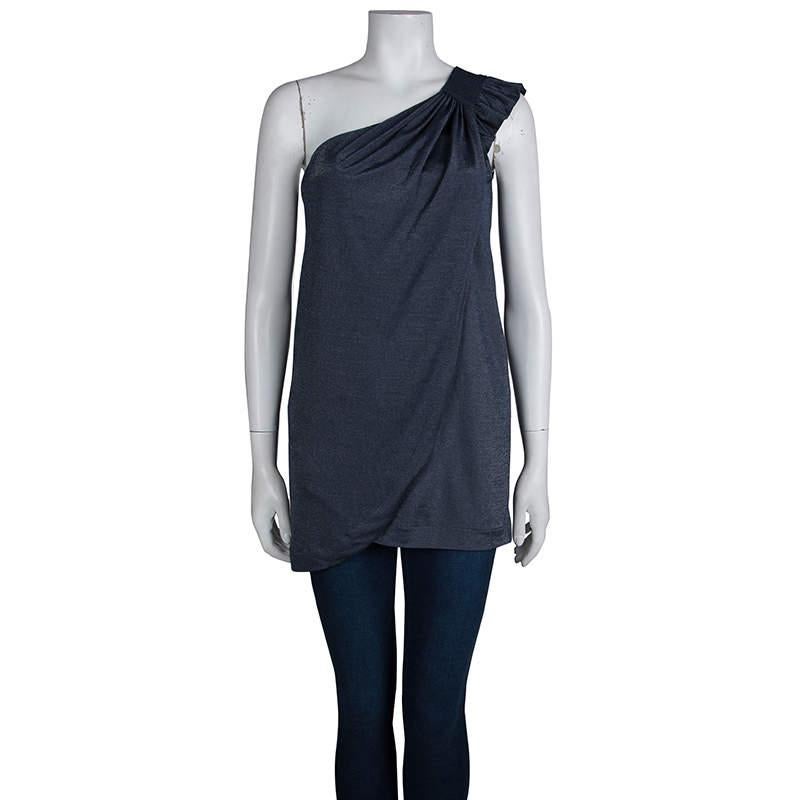 Add allure to your wardrobe with this chic top from Marc by Marc Jacobs. Expertly crafted from rayon-blend, it has a one shoulder design with ruffled trim and ruching that drapes across the body for a touch of ladylike charm. The overlay at front