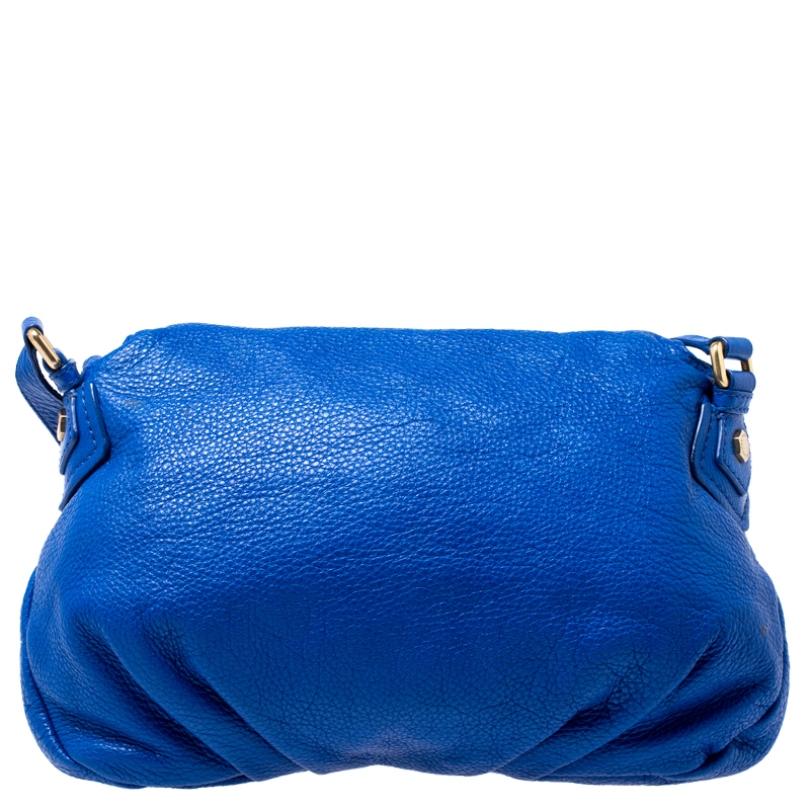 Smart and built for everyday use, this Classic Q Natasha crossbody bag is a Marc by Marc Jacobs creation. It has been crafted from leather and styled with a zipper that opens to a well-sized interior which will hold all your essentials. The bag is