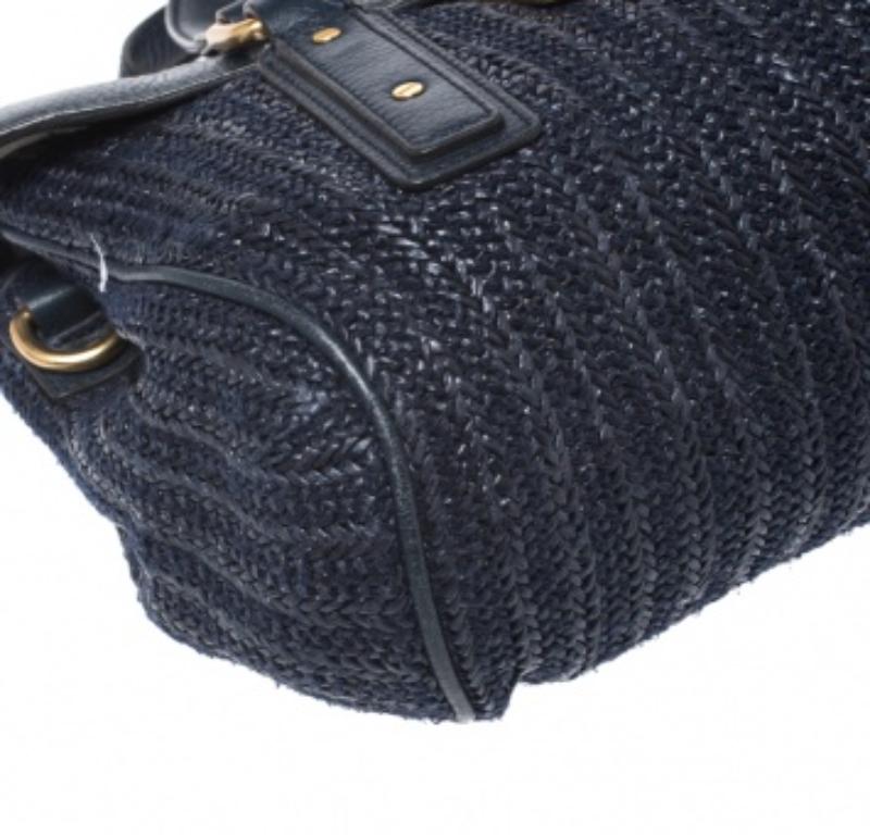 Marc by marc jacobs: borsa in paglia e pelle con patta blu In condizioni buone in vendita a Dubai, Al Qouz 2