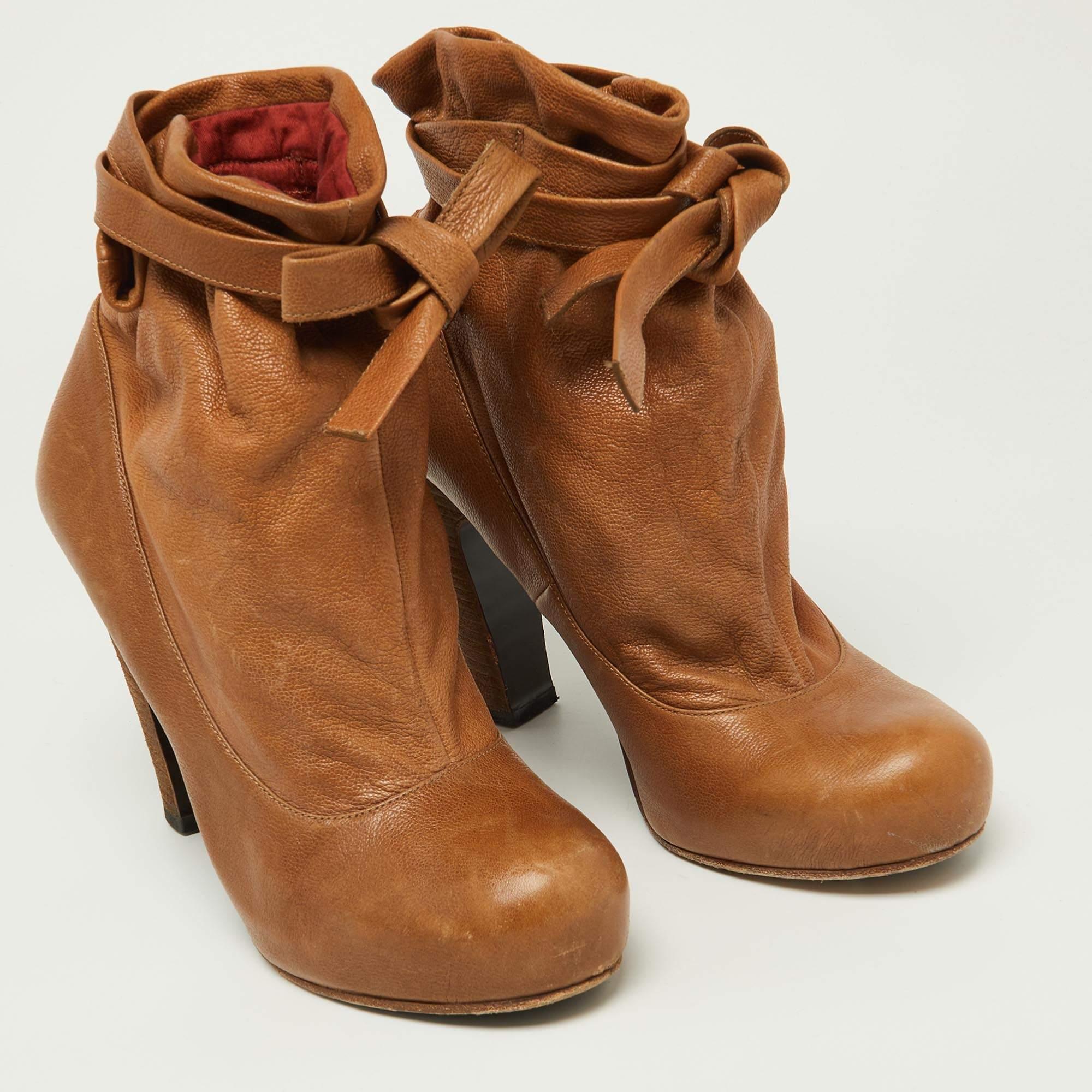 Marc by Marc Jacobs Brown Leather Ankle Wrap Booties Size 38.5 Bon état - En vente à Dubai, Al Qouz 2