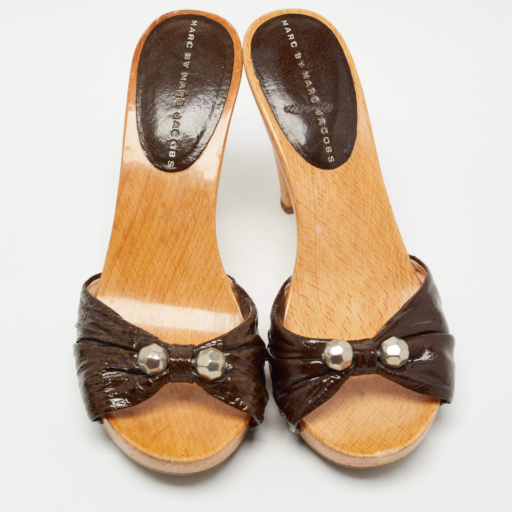 Zueco deslizante de piel marrón Marc by Marc Jacobs  Talla 36 Beige en venta