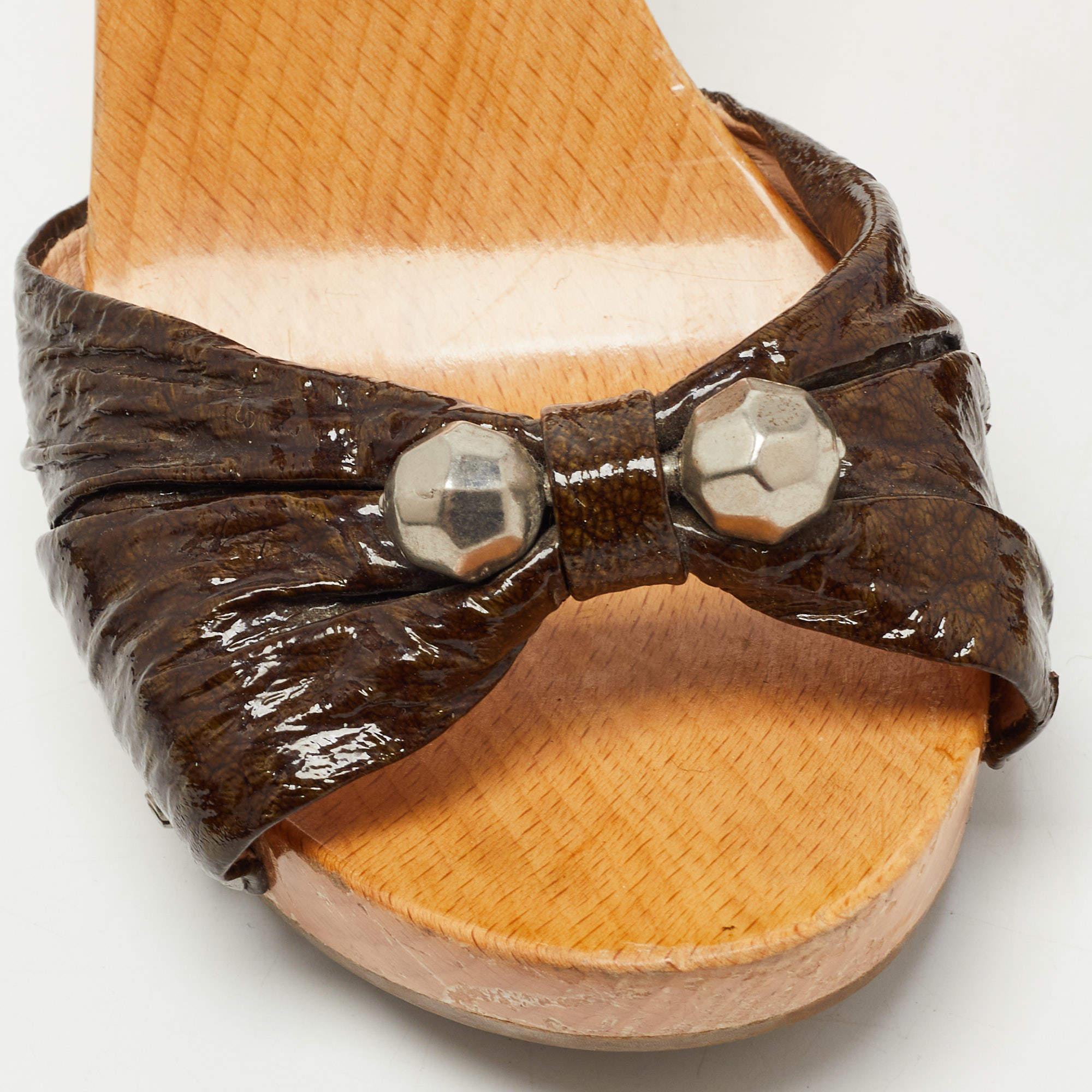 Zueco deslizante de piel marrón Marc by Marc Jacobs  Talla 36 en venta 2