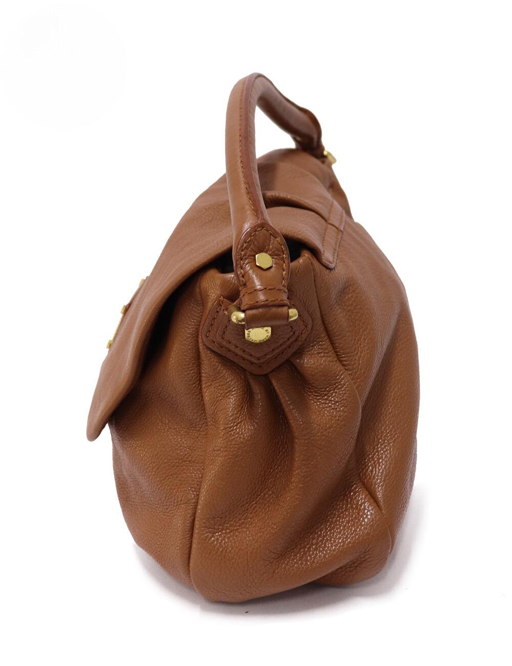Marc by Marc Jacobs Women's Brown Re-edition Lil Ukita Classic Q Bag, features an adjustable shoulder strap and an interior slip wall pockets.

Material: Leather.
Hardware: Gold.
Height: 20cm
Width: 33cm
Depth: 9cm
Handle Drop: 10cm
Shoulder Strap: