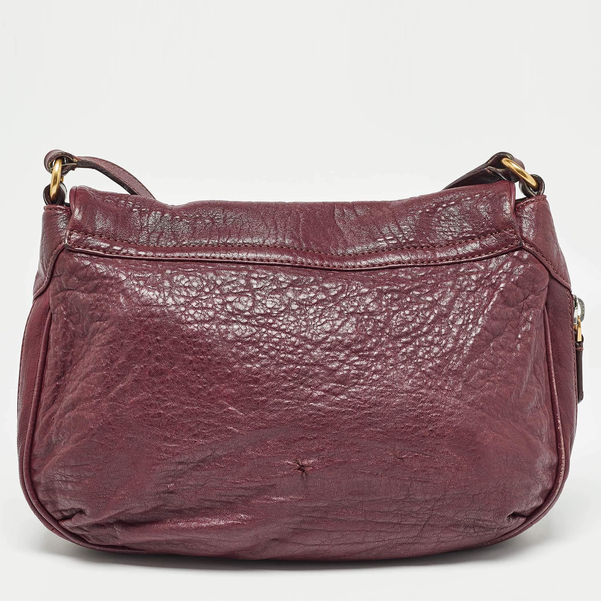 Marc by Marc Jacobs Burgundy Leather Washed Up The Nash Crossbody Bag In Fair Condition For Sale In Dubai, Al Qouz 2