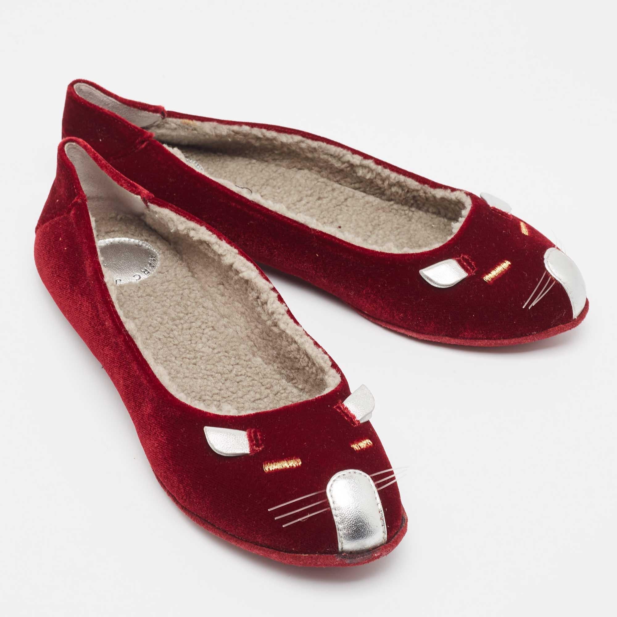 Marc by Marc Jacobs Burgundy Velvet Cat Ballet Flats Size 37.5 In Good Condition For Sale In Dubai, Al Qouz 2
