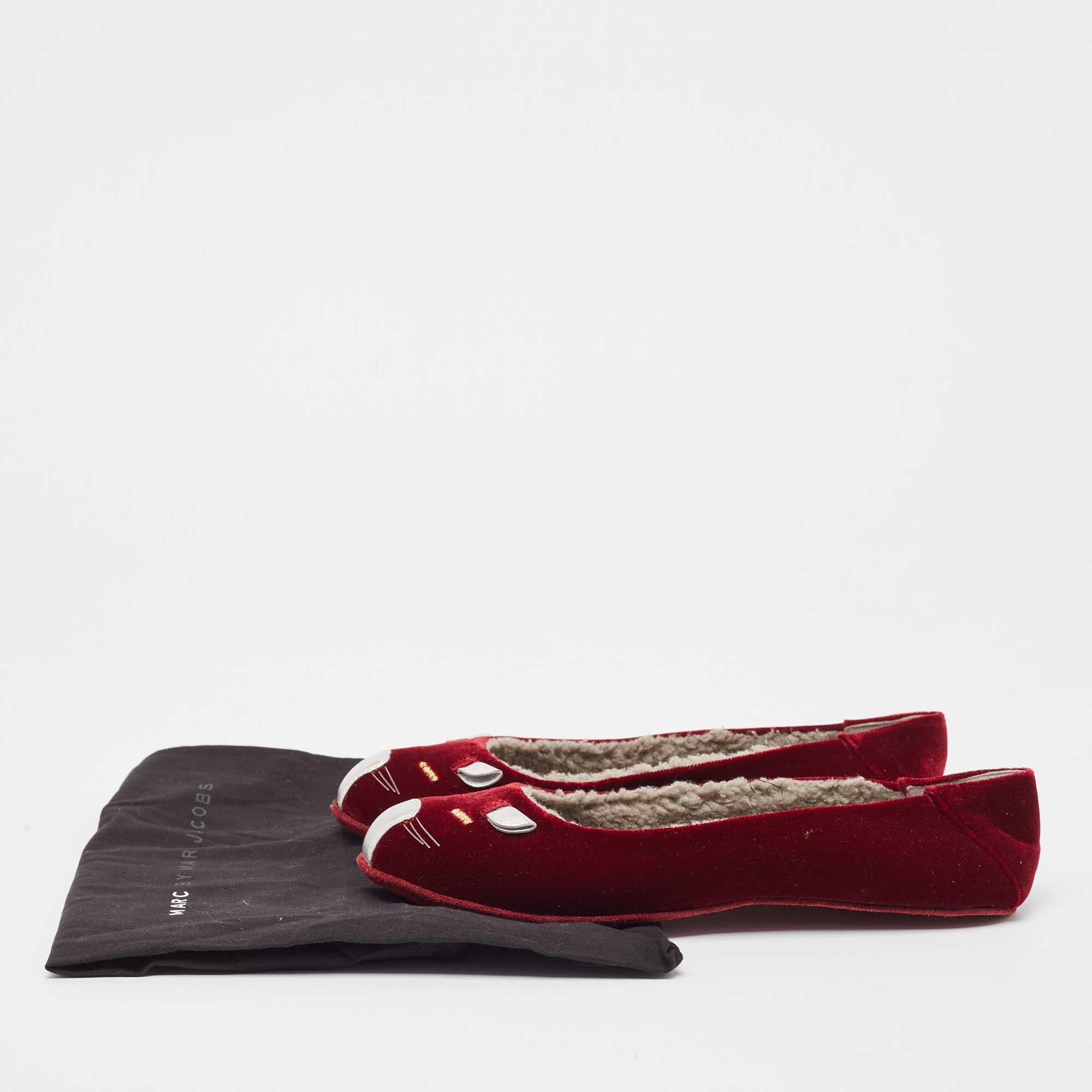 Marc by Marc Jacobs Burgundy Velvet Cat Ballet Flats Size 37.5 For Sale 4