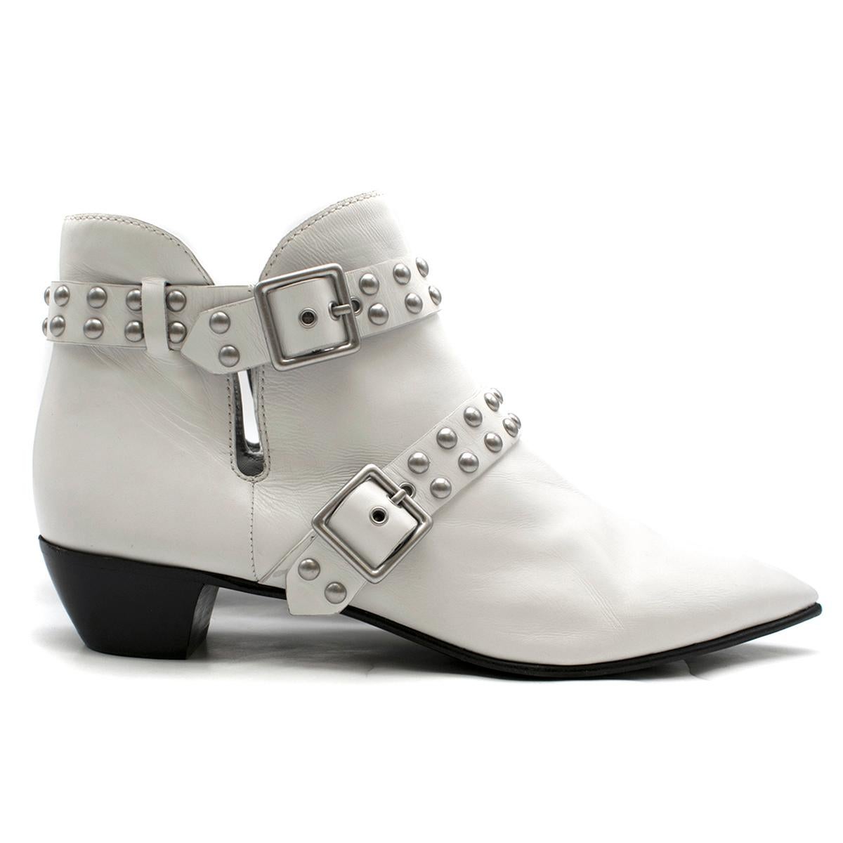 Marc by Marc Jacobs Carroll White Leather Studded Ankle Boots

- Carroll ankle boots in white
- pointy toe
- two buckles studded straps detailed across the vamps
- pull on 
- block heel
- leather insole and sole

This shoes show very light signs of