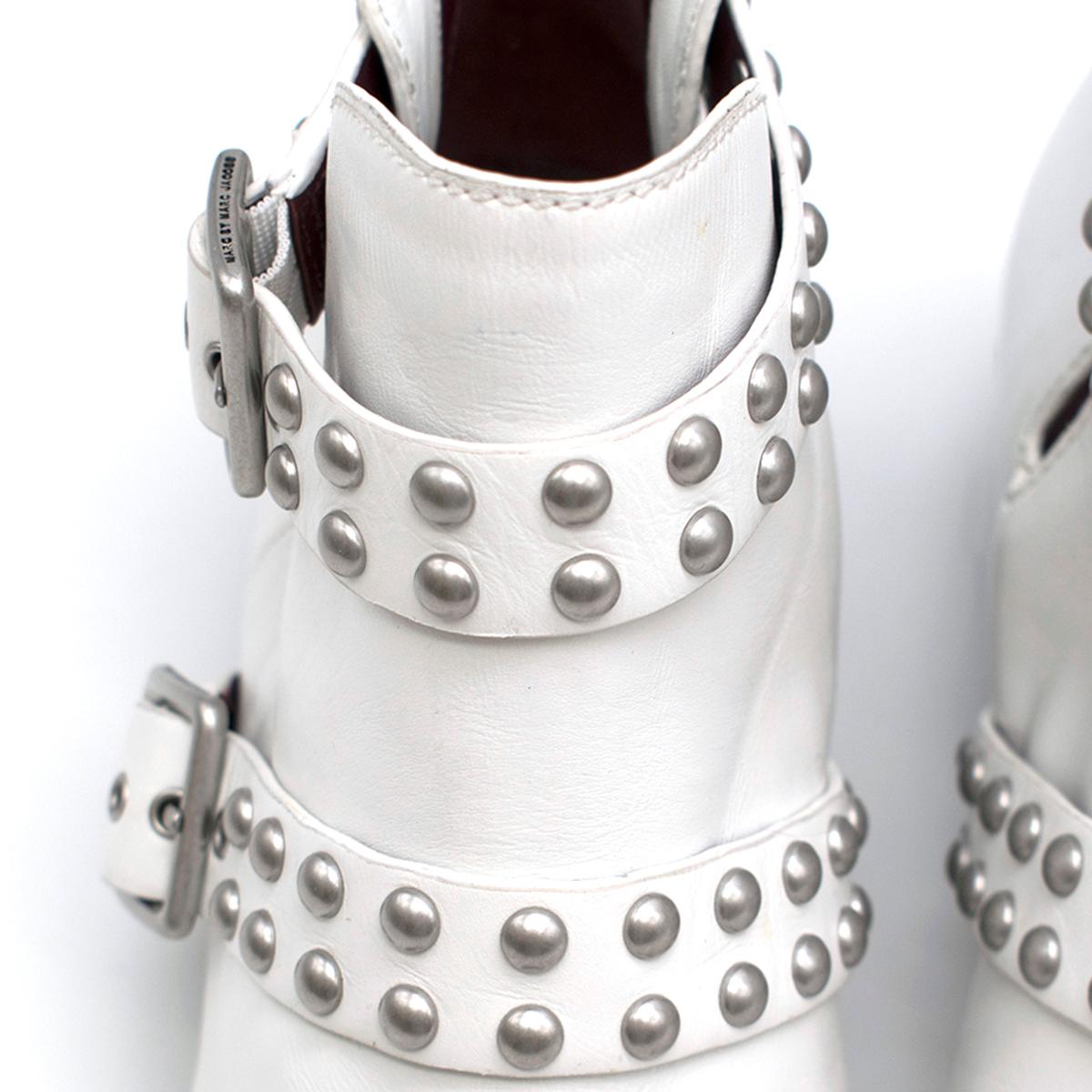 Gray Marc by Marc Jacobs Carroll White Leather Studded Ankle Boots 41 For Sale