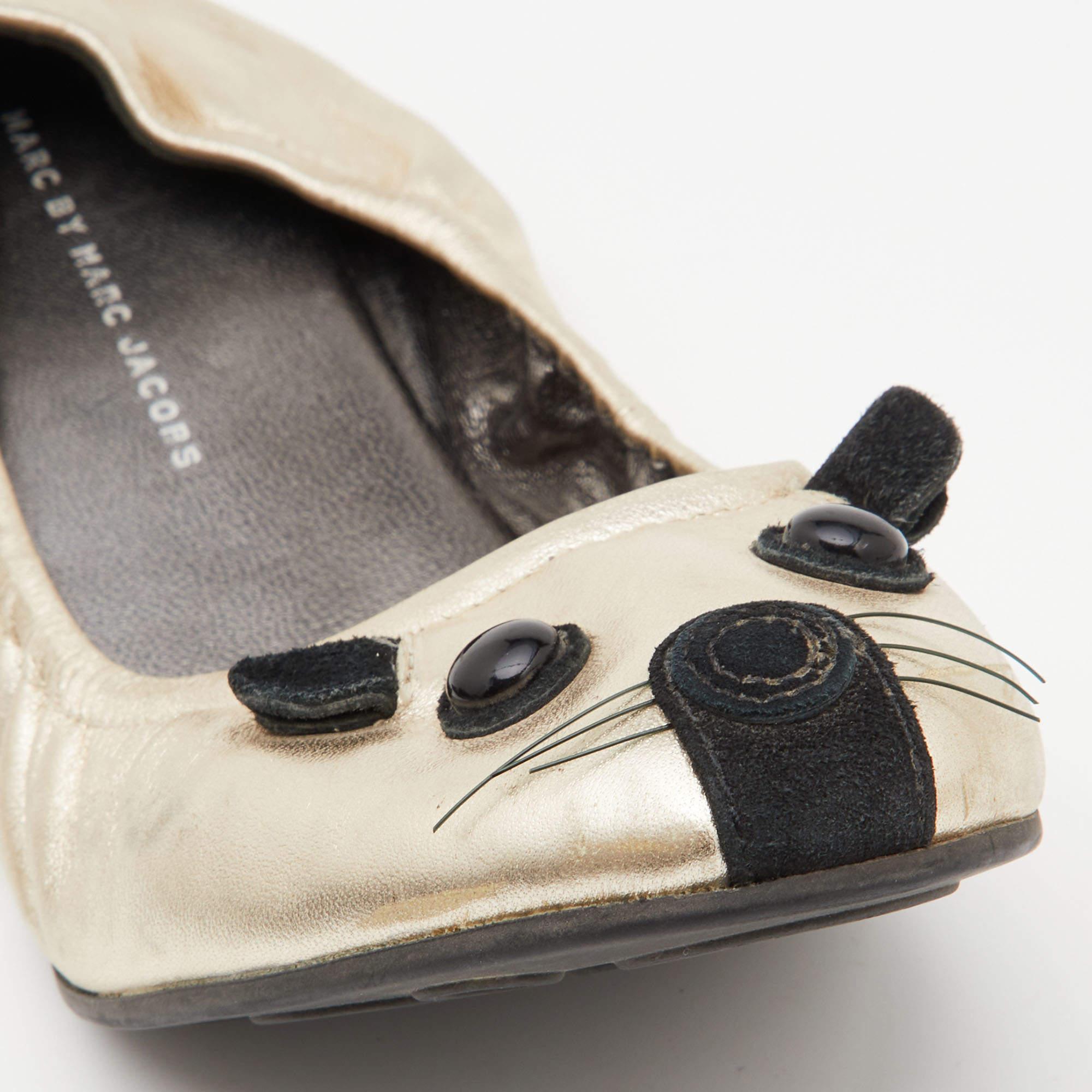 Marc by Marc Jacobs Gold/Schwarze Mouse Ballettschuhe aus Leder Größe 40 im Angebot 3