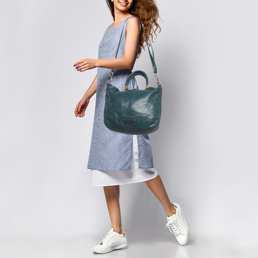 This alluring tote bag for women has been designed to assist you on any day. Convenient to carry and fashionably designed, the tote is cut with skill and sewn into a great shape. It is well-equipped to be a reliable accessory. 