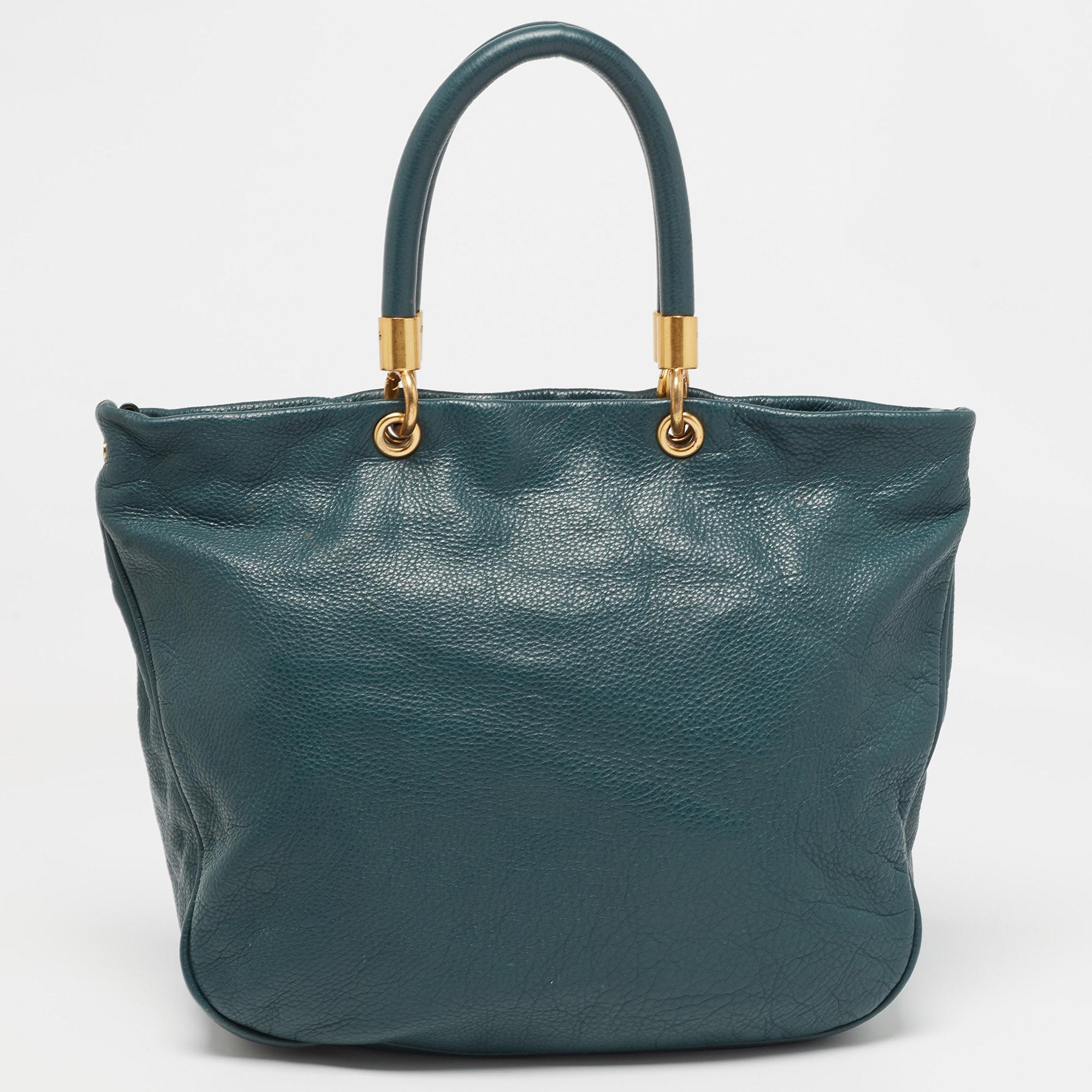Marc by Marc Jacobs Green Leather Too Hot to Handle Tote In Good Condition In Dubai, Al Qouz 2