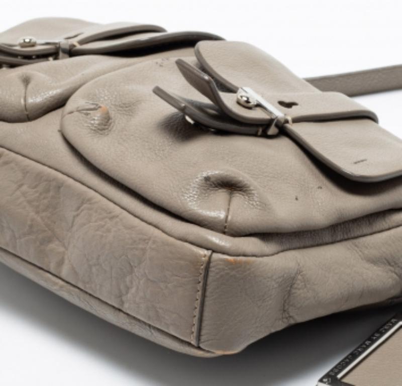 Marc by Marc Jacobs Grey Leather Crossbody Bag For Sale 4