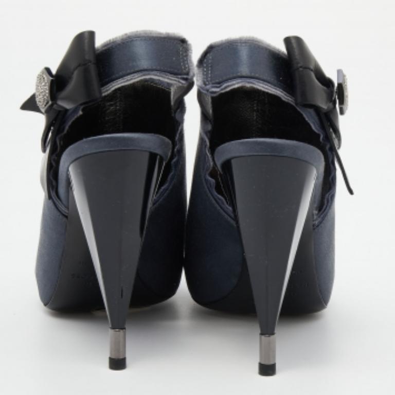 Marc by Marc Jacobs Grey Satin Slingback Sandals Size 37 For Sale 2