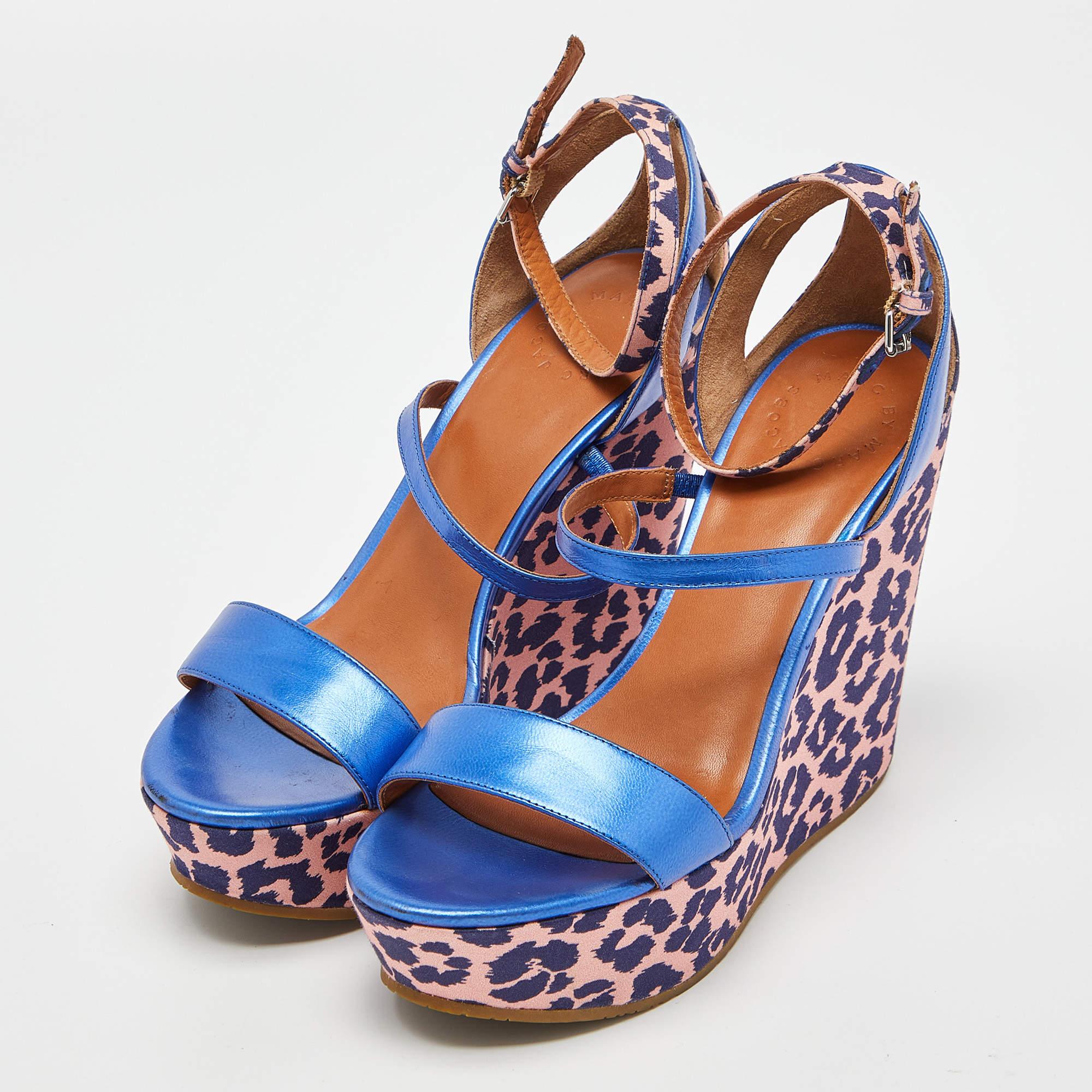 Perfectly sewn and finished to ensure an elegant look and fit these Marc by Marc Jacobs shoes are a purchase youll love flaunting. They look great on the feet.