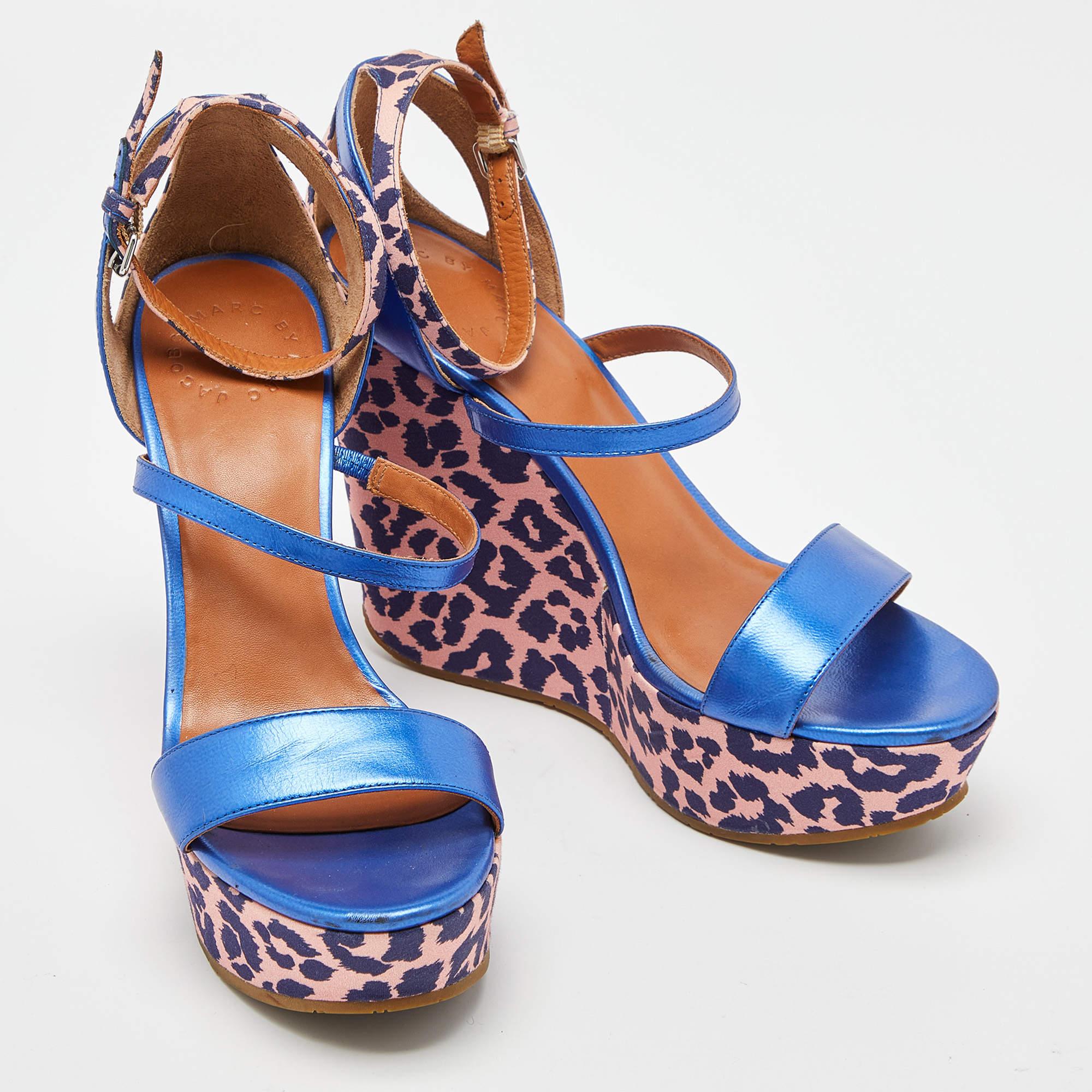 Marc by Marc Jacobs Leather & Animal Print Wedge Ankle Strap Sandals Size 38 In Good Condition For Sale In Dubai, Al Qouz 2