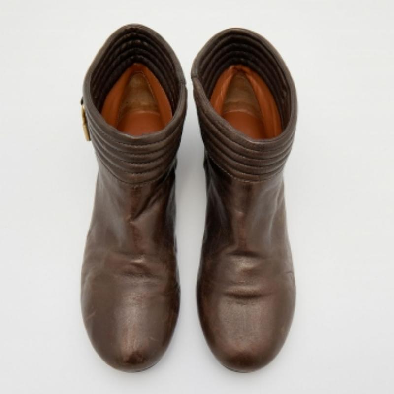 Marc by Marc Jacobs Botines de cuero marrón metalizado con adornos Talla 38 Negro en venta