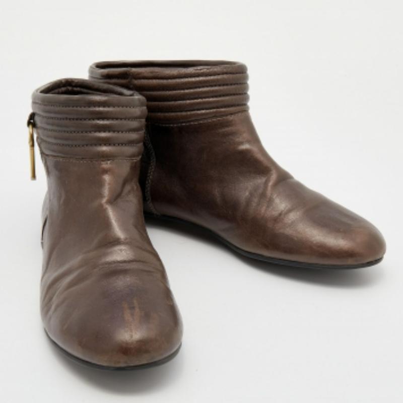 Marc by Marc Jacobs Botines de cuero marrón metalizado con adornos Talla 38 en Bastante bueno estado para la venta en Dubai, Al Qouz 2