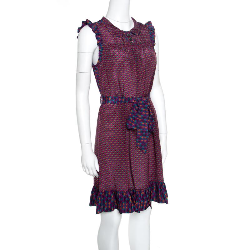 Made from silk, this Marc by Marc Jacobs dress is designed with front buttons, ruffle trims, colourful prints all over, and a tie at the waist which gives the dress a stunning silhouette. This dress can be assembled with wedge sandals for a lovely