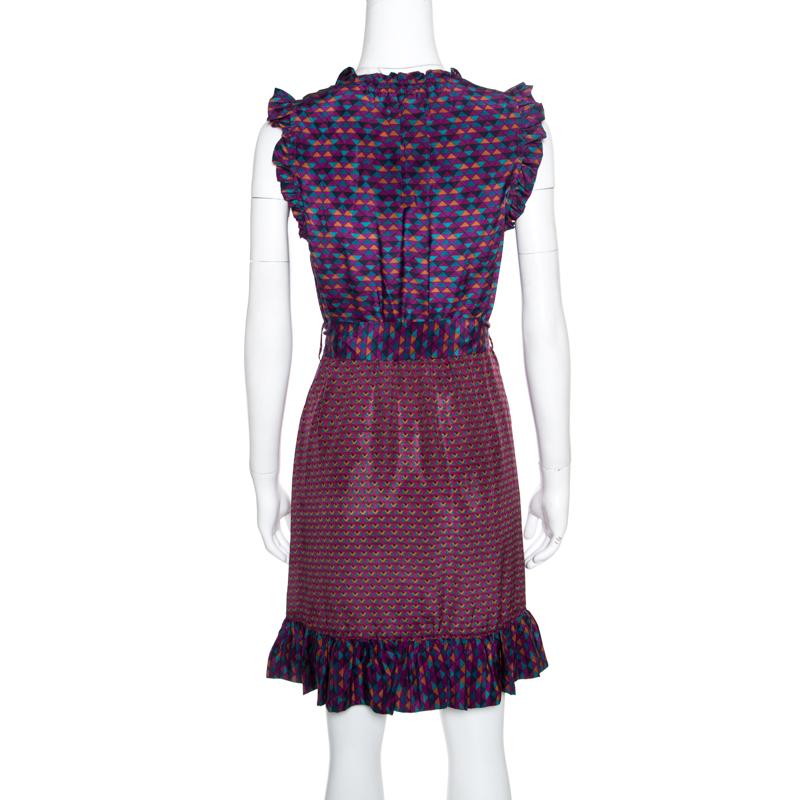 Made from silk, this Marc by Marc Jacobs dress is designed with front buttons, ruffle trims, colourful prints all over, and a tie at the waist which gives the dress a stunning silhouette. This dress can be assembled with wedge sandals for a lovely