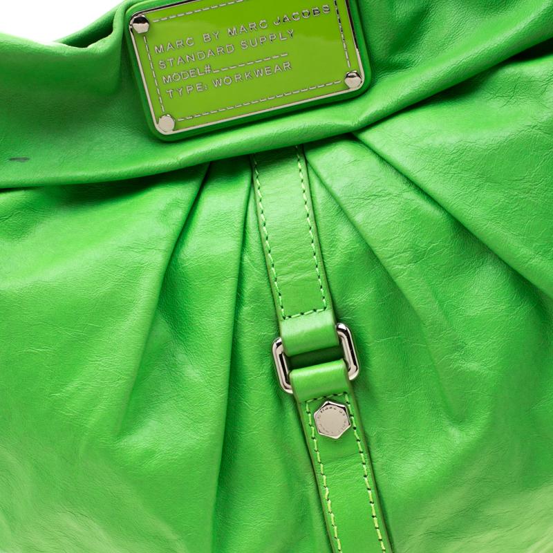 Marc By Marc Jacobs - Sac à main de travail en cuir vert fluo Hobo en vente 4