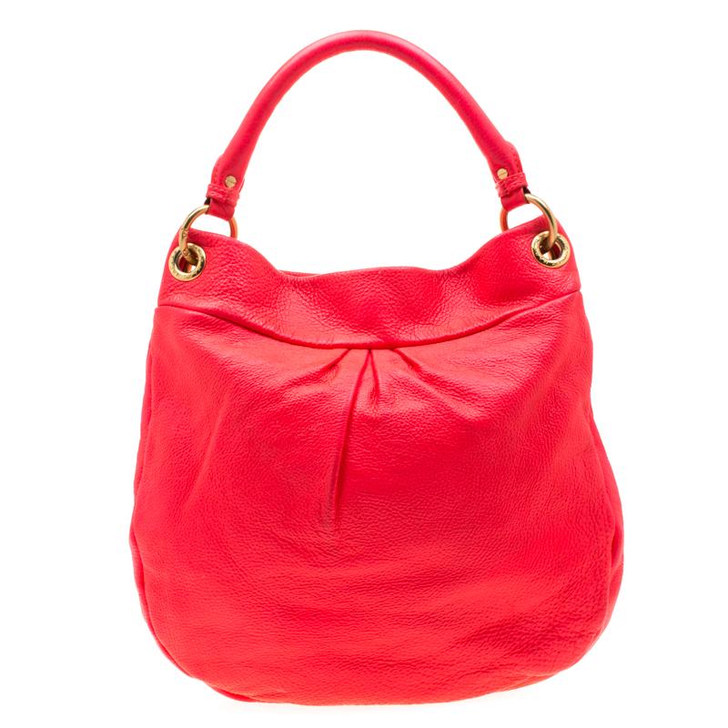 A bag such as this Classic Q Hillier hobo from Marc by Marc Jacobs extends beyond just being a stylish creation. Created from leather, the bag has a lovely neon orange/pink shade and it comes equipped with a top handle, a detachable shoulder strap,