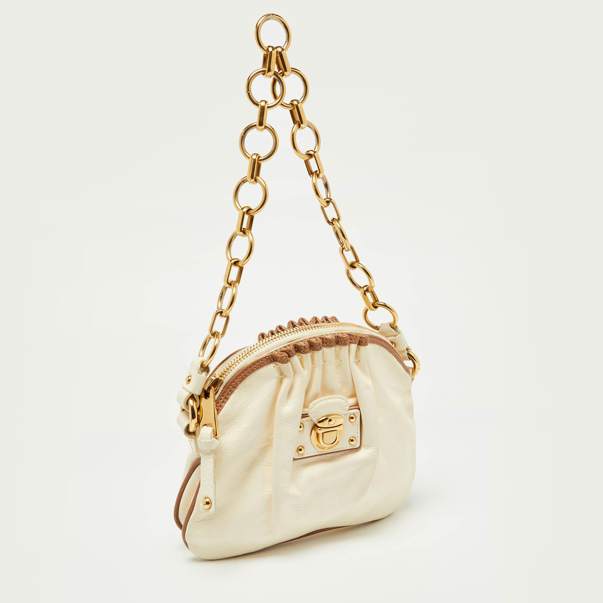Marc by Marc Jacobs Off White/Brown Leather Chain Bag In Fair Condition For Sale In Dubai, Al Qouz 2