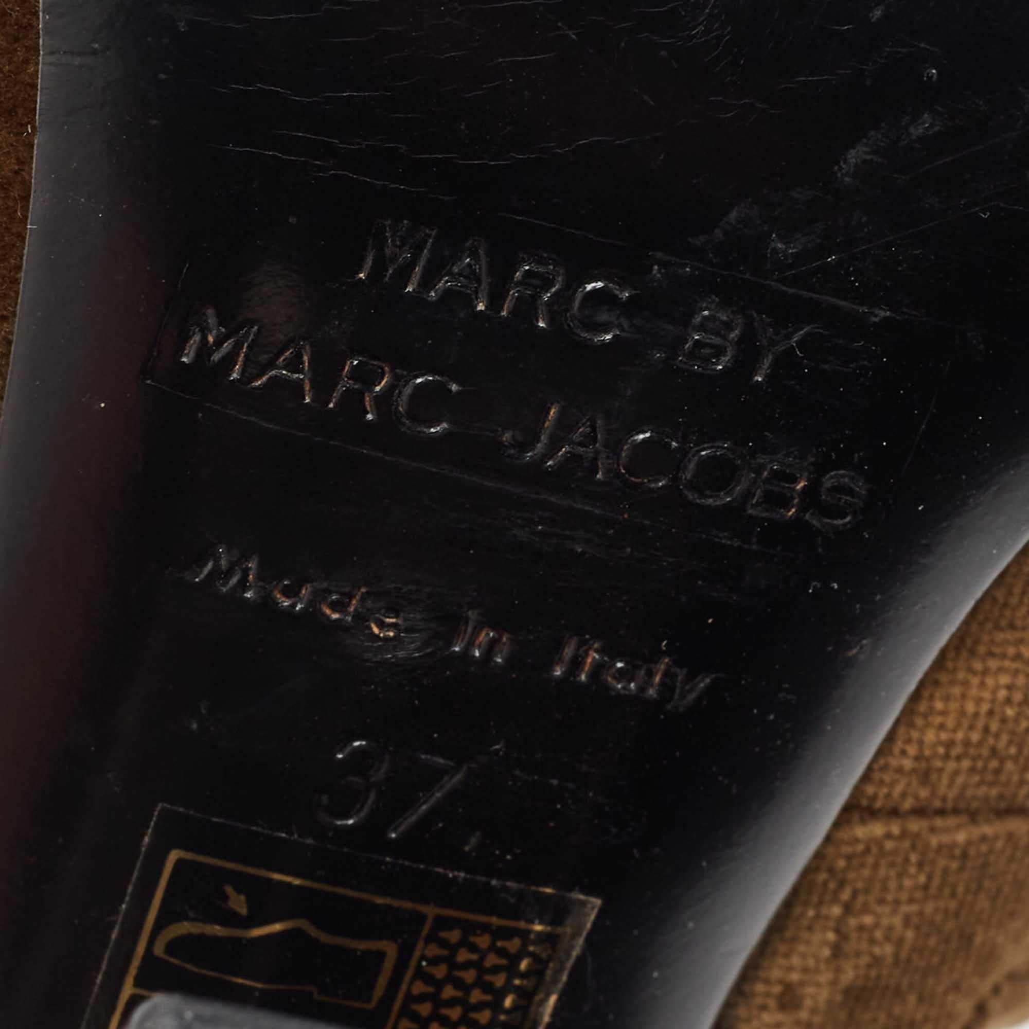 Marc by Marc Jacobs Olive Green Suede Mary Jane Pumps Taglia 37 in vendita 3