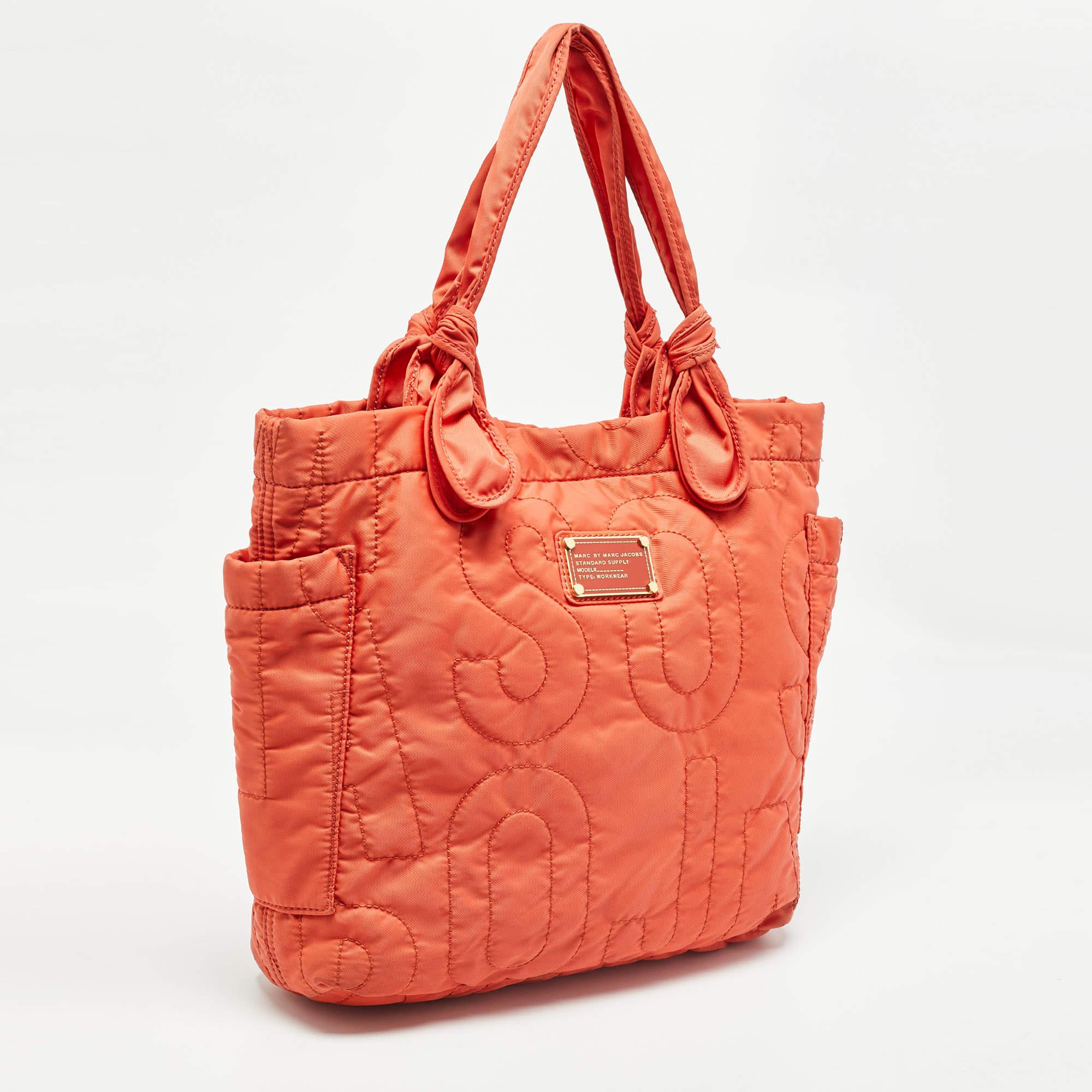 Marc by Marc Jacobs Orange Nylon Medium Pretty Tate Tote In Good Condition For Sale In Dubai, Al Qouz 2