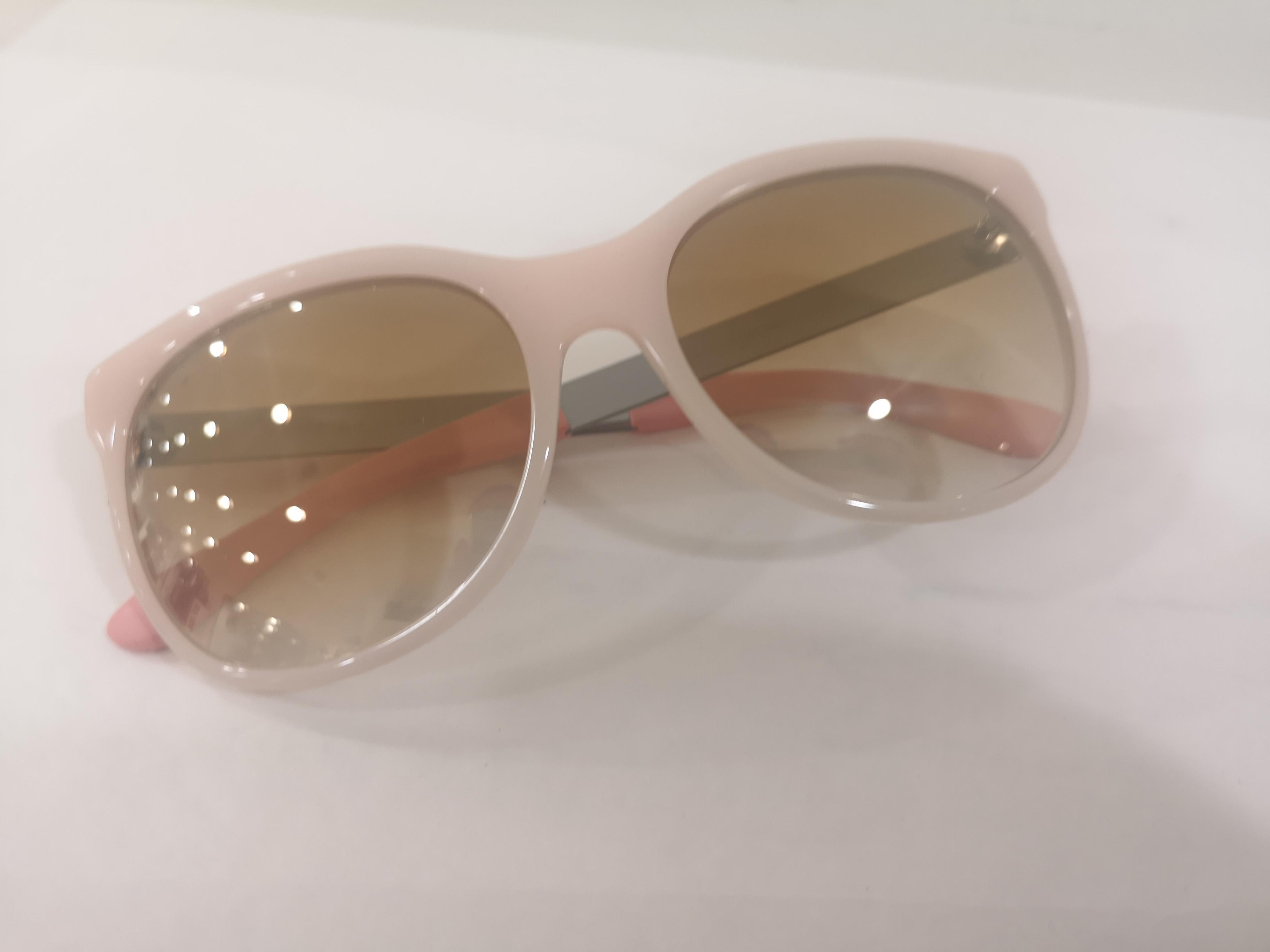 Marc by Marc Jacobs Pfirsich rosa Sonnenbrille NWOT im Zustand „Neu“ im Angebot in Capri, IT