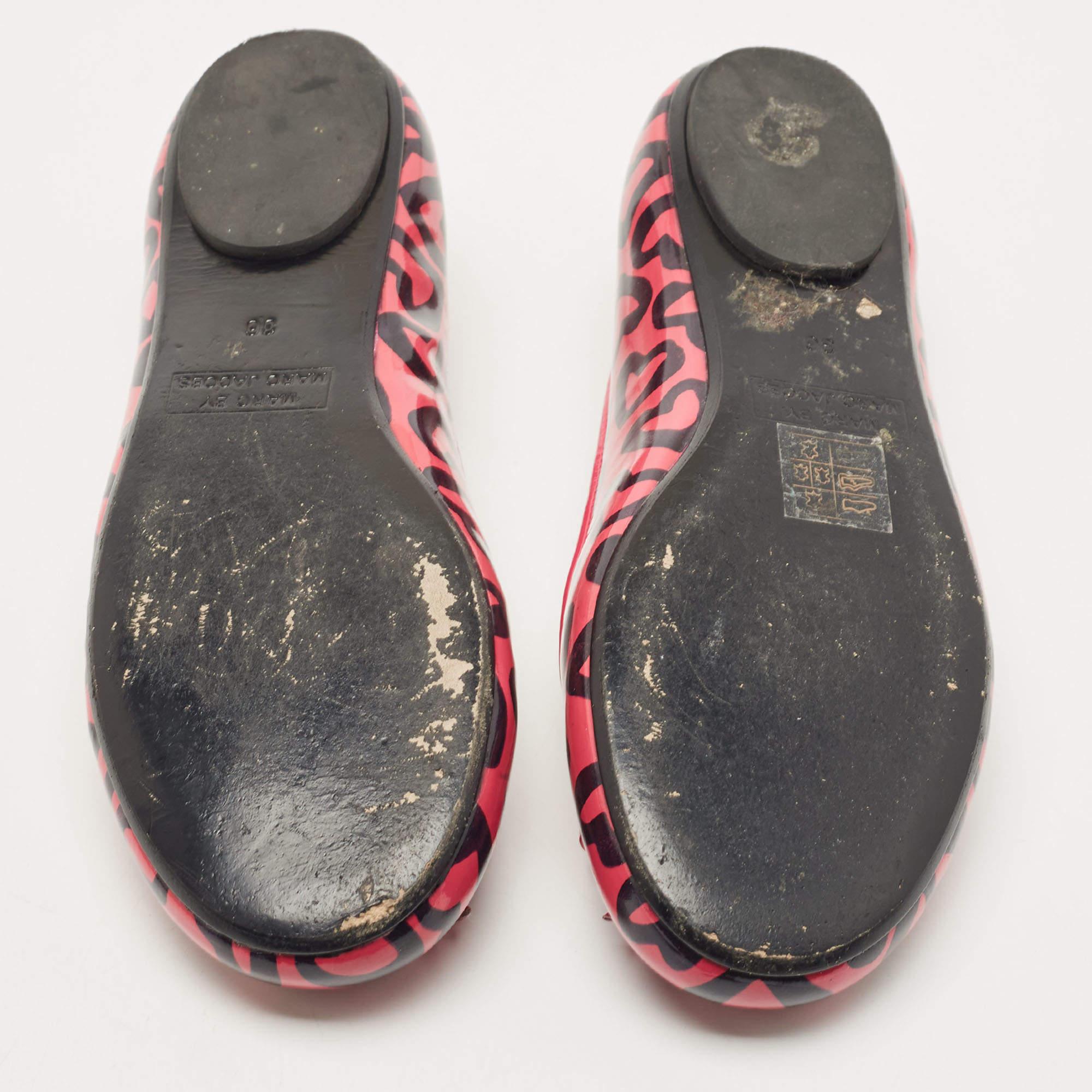 Marc by Marc Jacobs Pink/Black Heart Patent Leather Bow Ballet Flats Size 36 For Sale 1