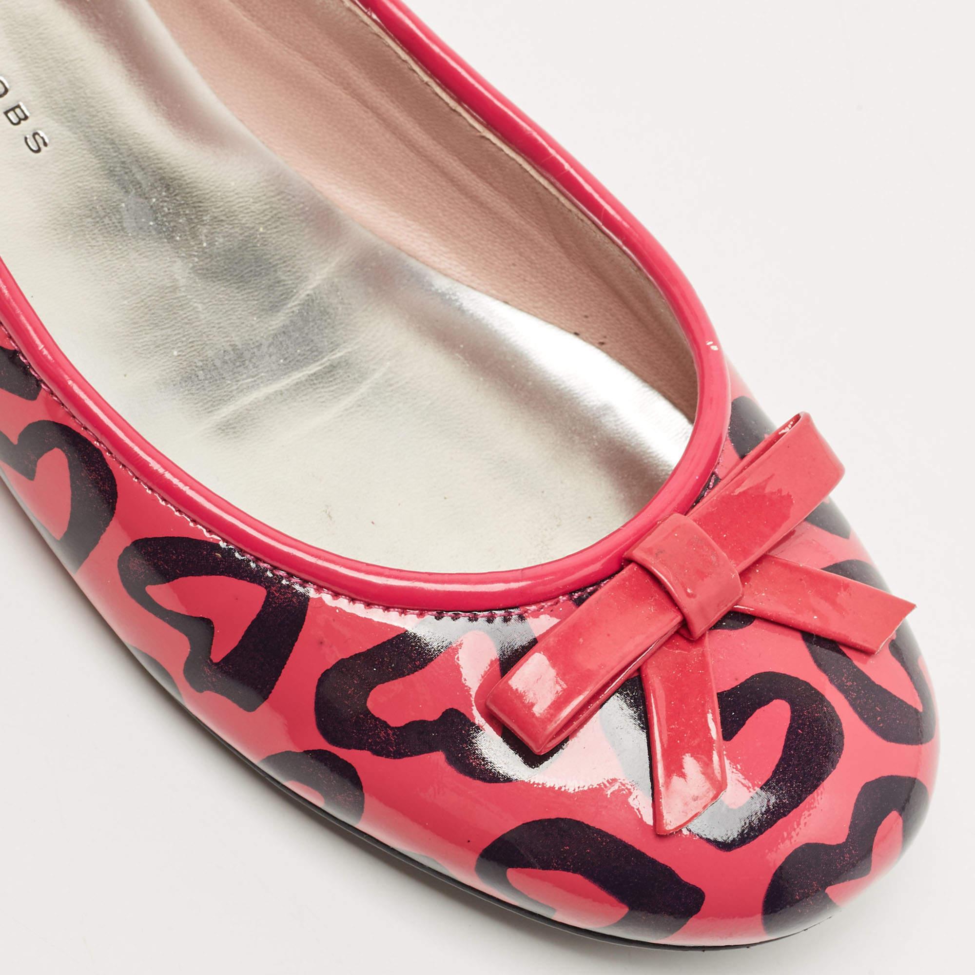 Marc by Marc Jacobs Pink/Black Heart Patent Leather Bow Ballet Flats Size 36 For Sale 2