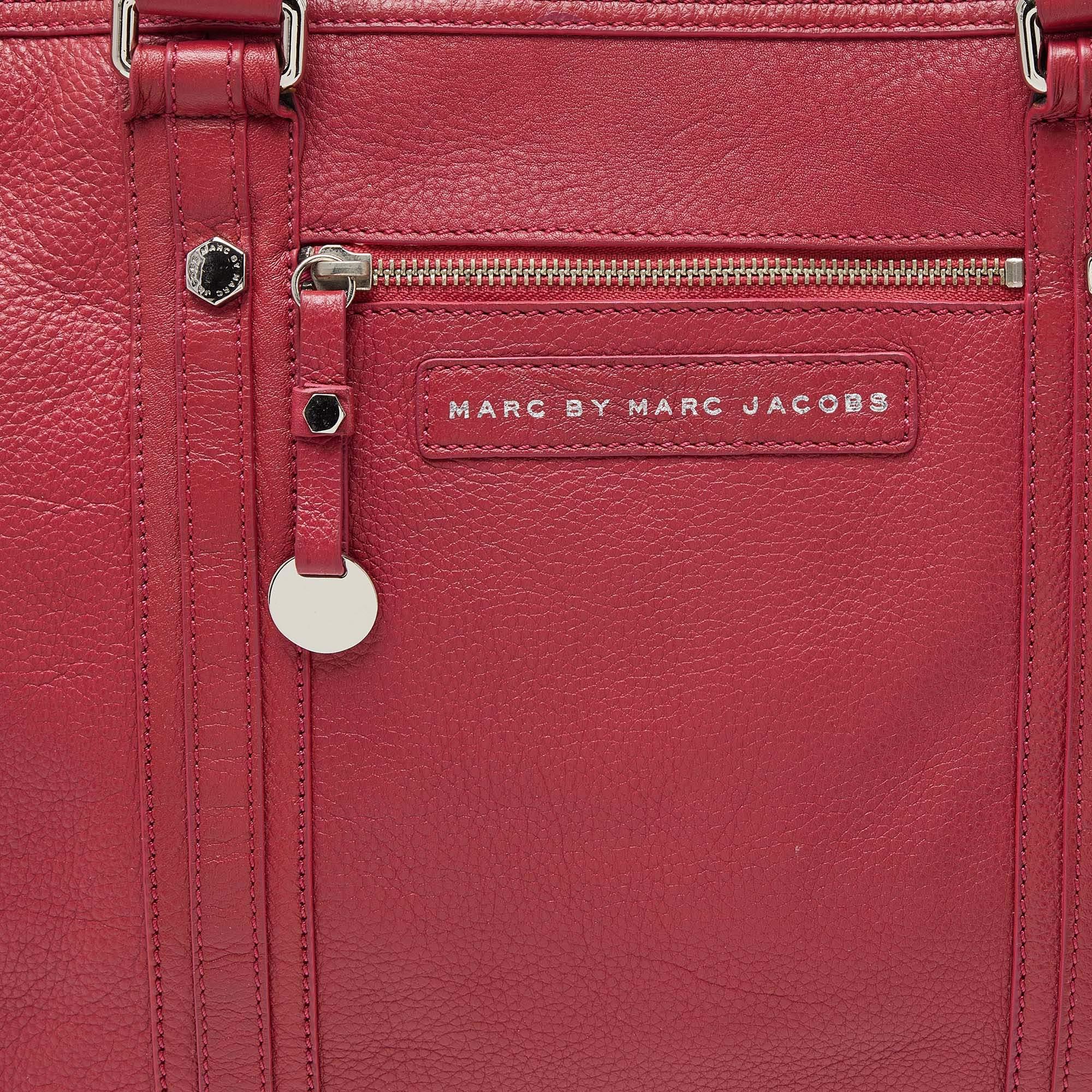 Marc by Marc Jacobs Pink Leather Expandable Zip Around Hobo For Sale 1