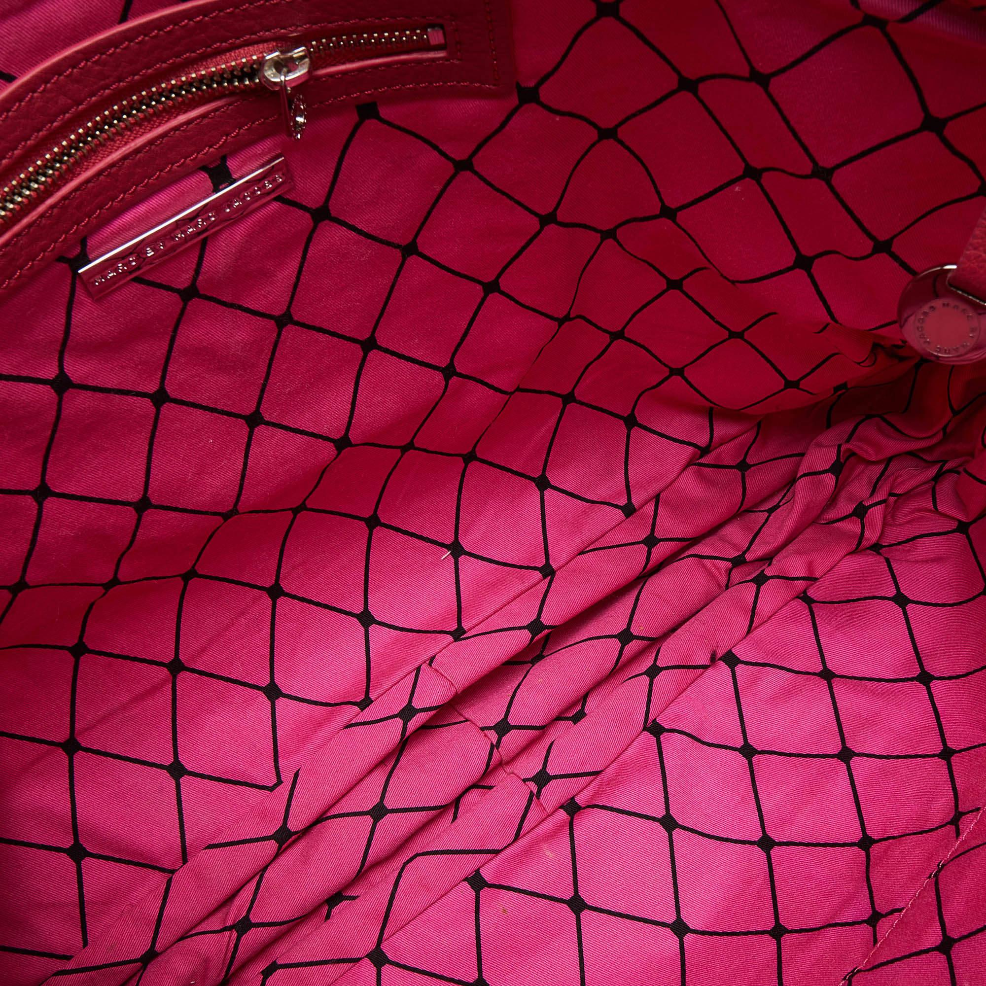 Marc by Marc Jacobs Pink Leather Expandable Zip Around Hobo For Sale 3