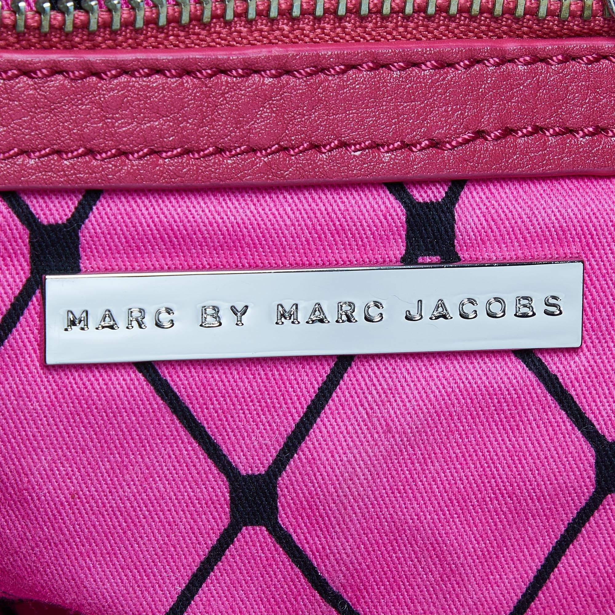 Marc by Marc Jacobs Pink Leather Expandable Zip Around Hobo For Sale 4