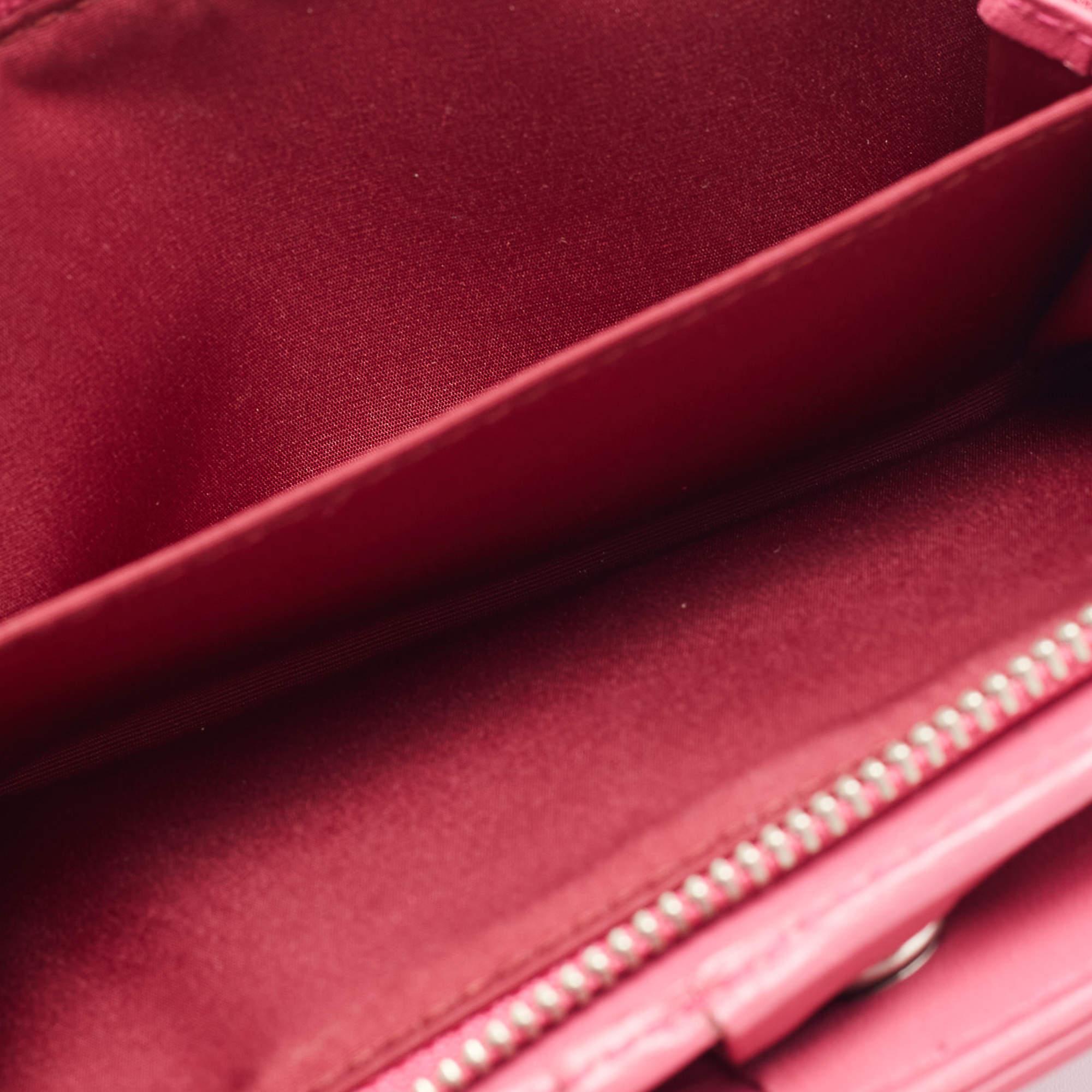 Women's Marc by Marc Jacobs Pink Leather Zip Around Wallet For Sale
