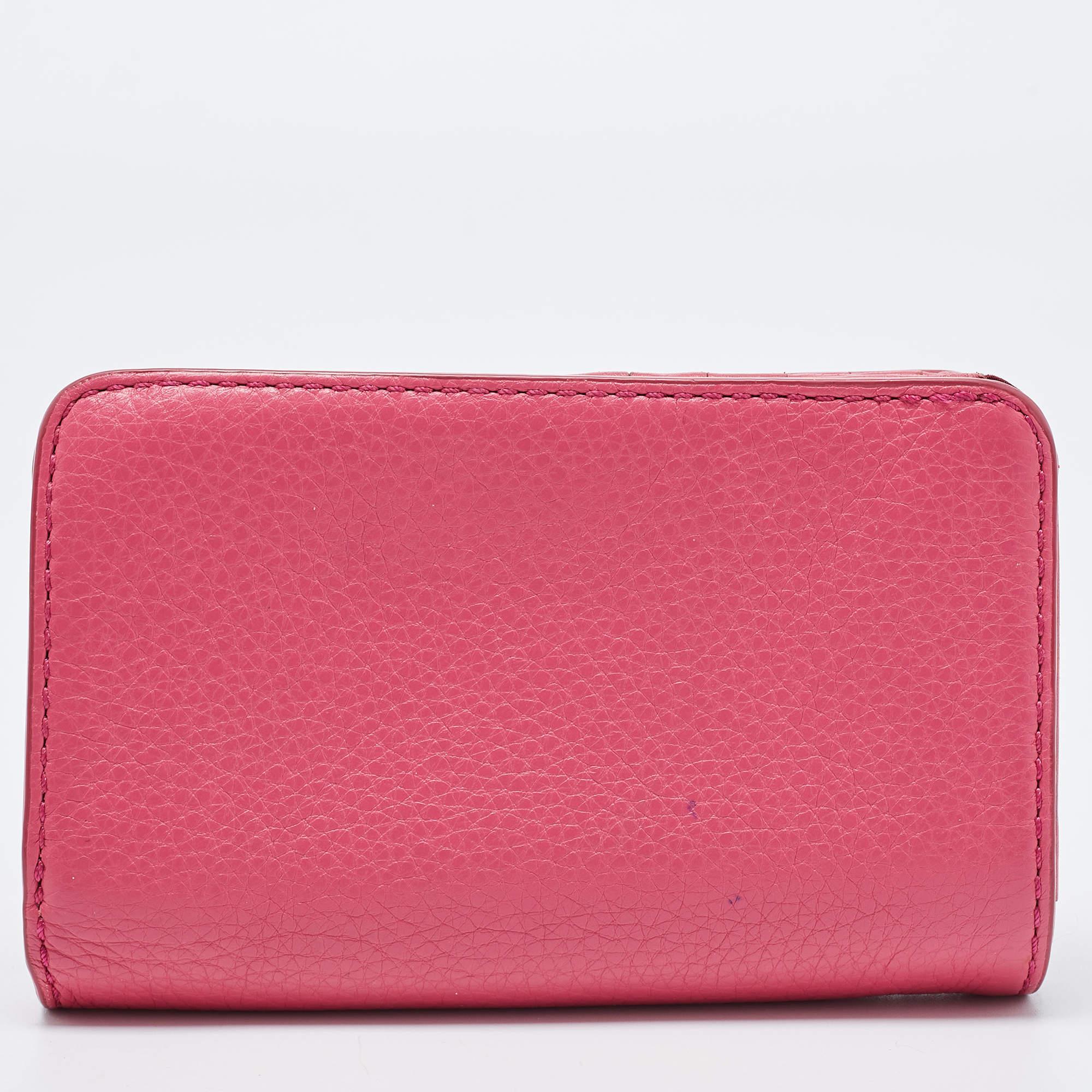 Marc by Marc Jacobs Pink Leather Zip Around Wallet For Sale 2