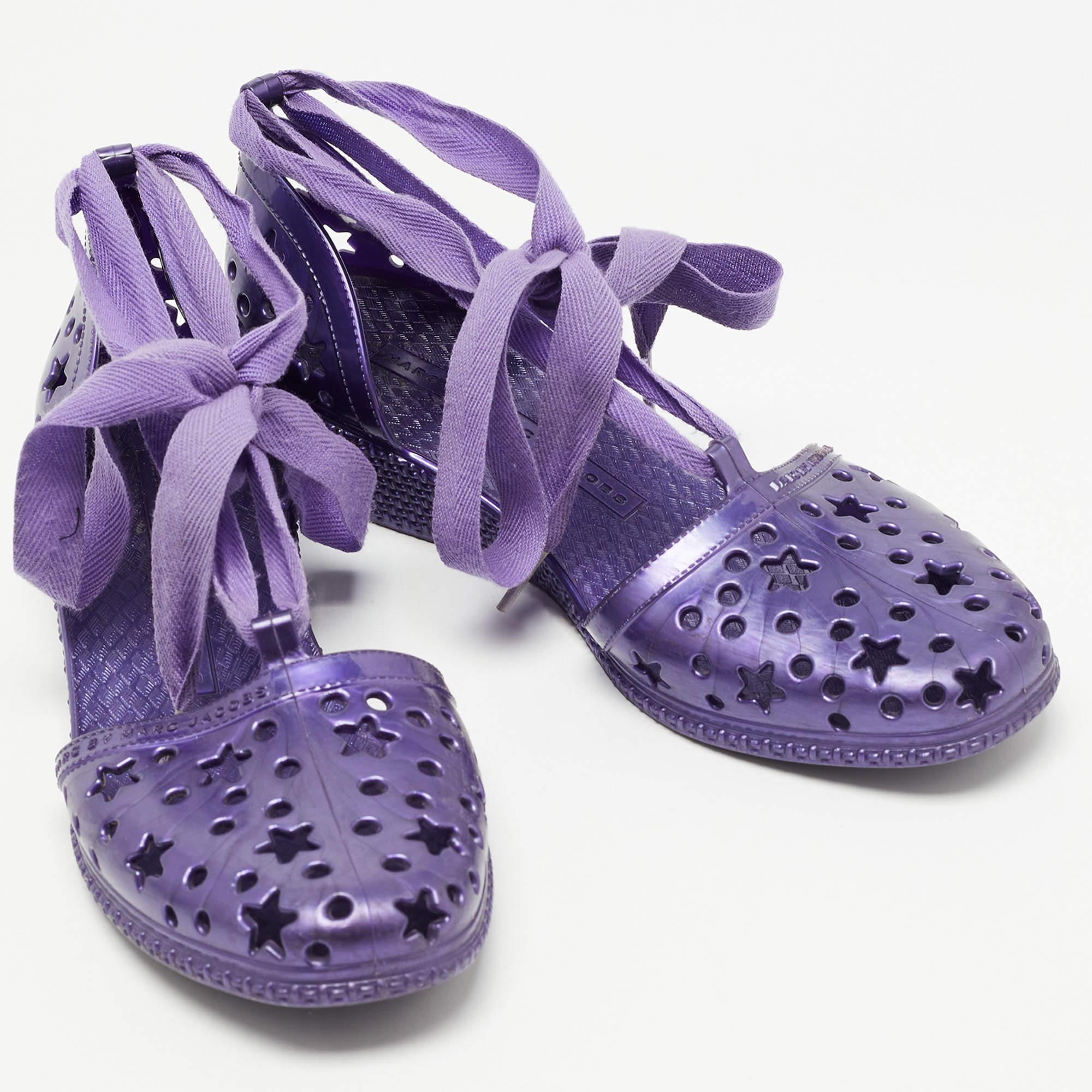 Marc by Marc Jacobs Purple Laser Cut Rubber Ankle Tie Flats Size 37 In Good Condition For Sale In Dubai, Al Qouz 2