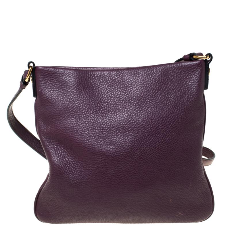 This chic crossbody bag is from Marc by Marc Jacobs. Crafted from leather, the purple bag has the brand's plaque in gold-tone at the front. It comes with an adjustable shoulder strap and the top zip closure opens to a fabric-lined spacious interior.