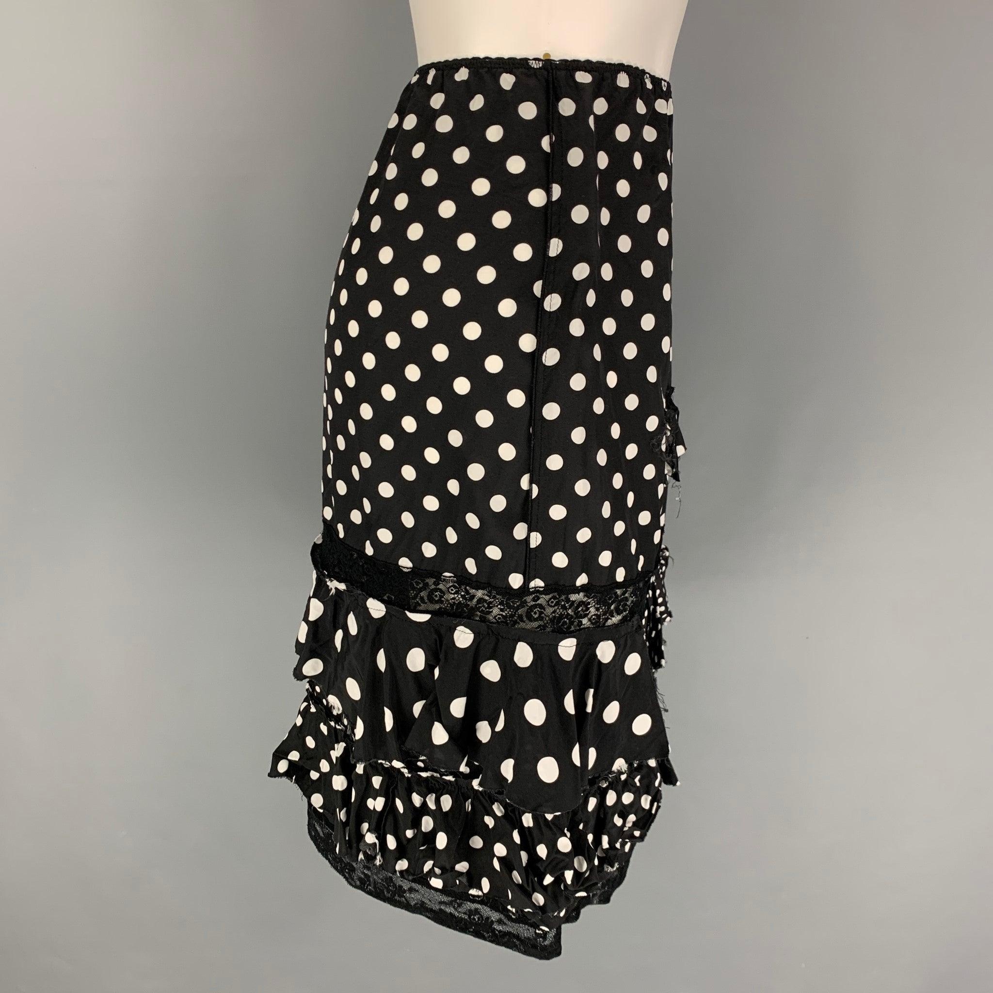 MARC by MARC JACOBS skirt comes in a black & white polka dot viscose featuring a ruffled style, side zipper, and a elastic waistband.
Very Good
Pre-Owned Condition. 

Marked:   0 

Measurements: 
  Waist: 24 inches  Hip: 38 inches Length: 21 inches