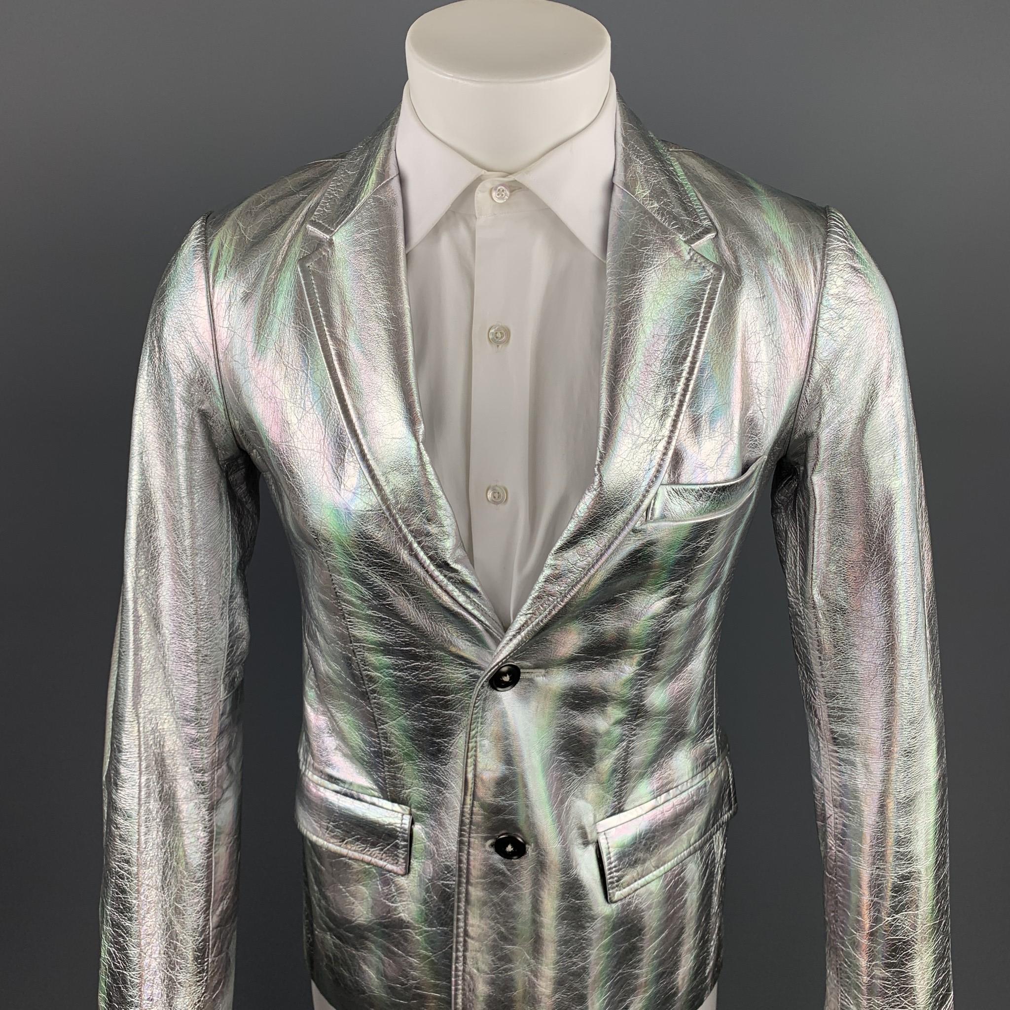 MARC by MARC JACOBS sport coat comes in a silver iridescent leather with a full liner featuring a notch lapel, flap pockets, and a two button closure.

Very Good Pre-Owned Condition.
Marked: S

Measurements:

Shoulder: 16.5 in. 
Chest: 36 in.